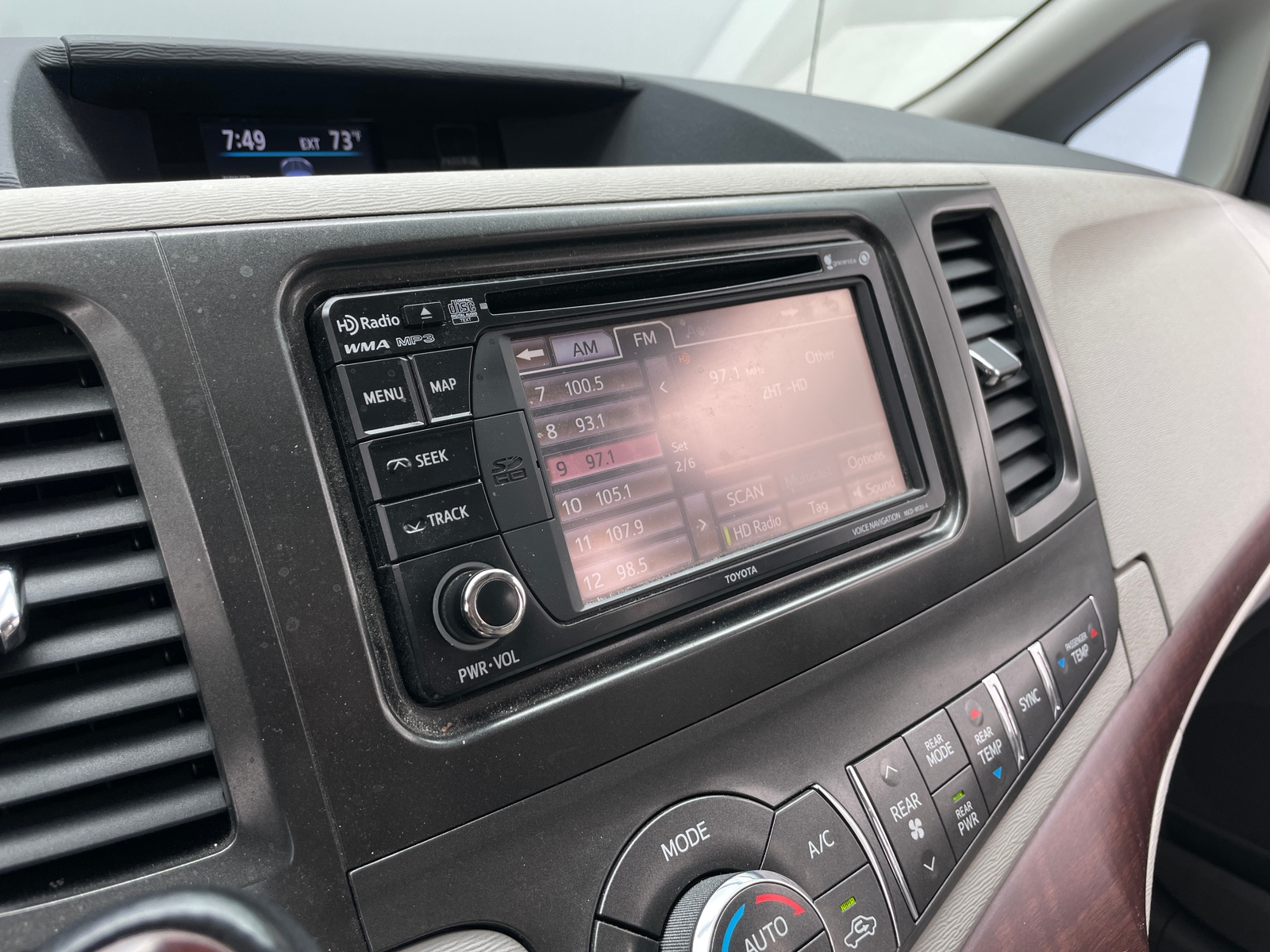 Thumbnail: 2013 Toyota Sienna - 3
