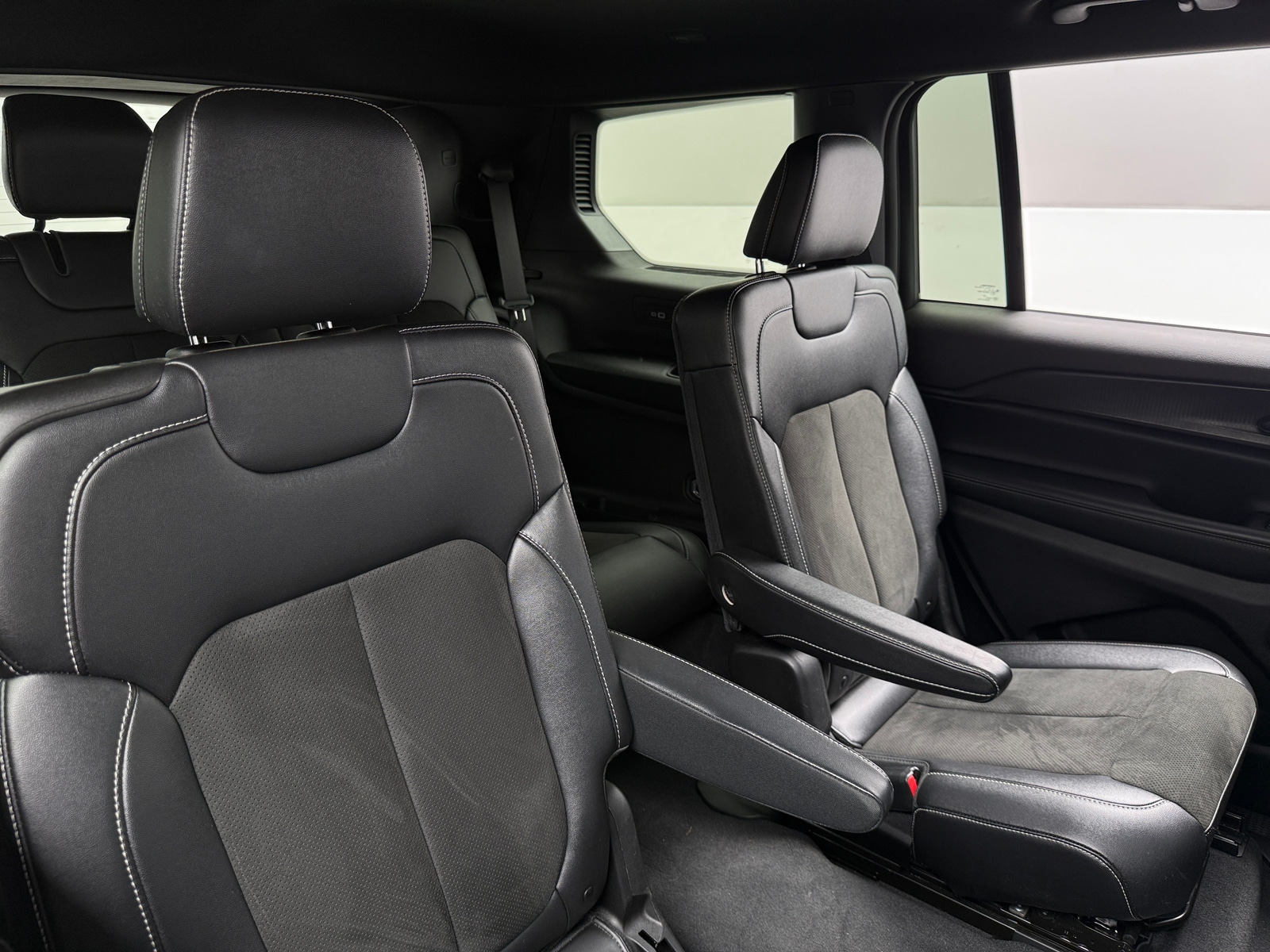 Thumbnail: 2023 Jeep Grand Cherokee L - 5