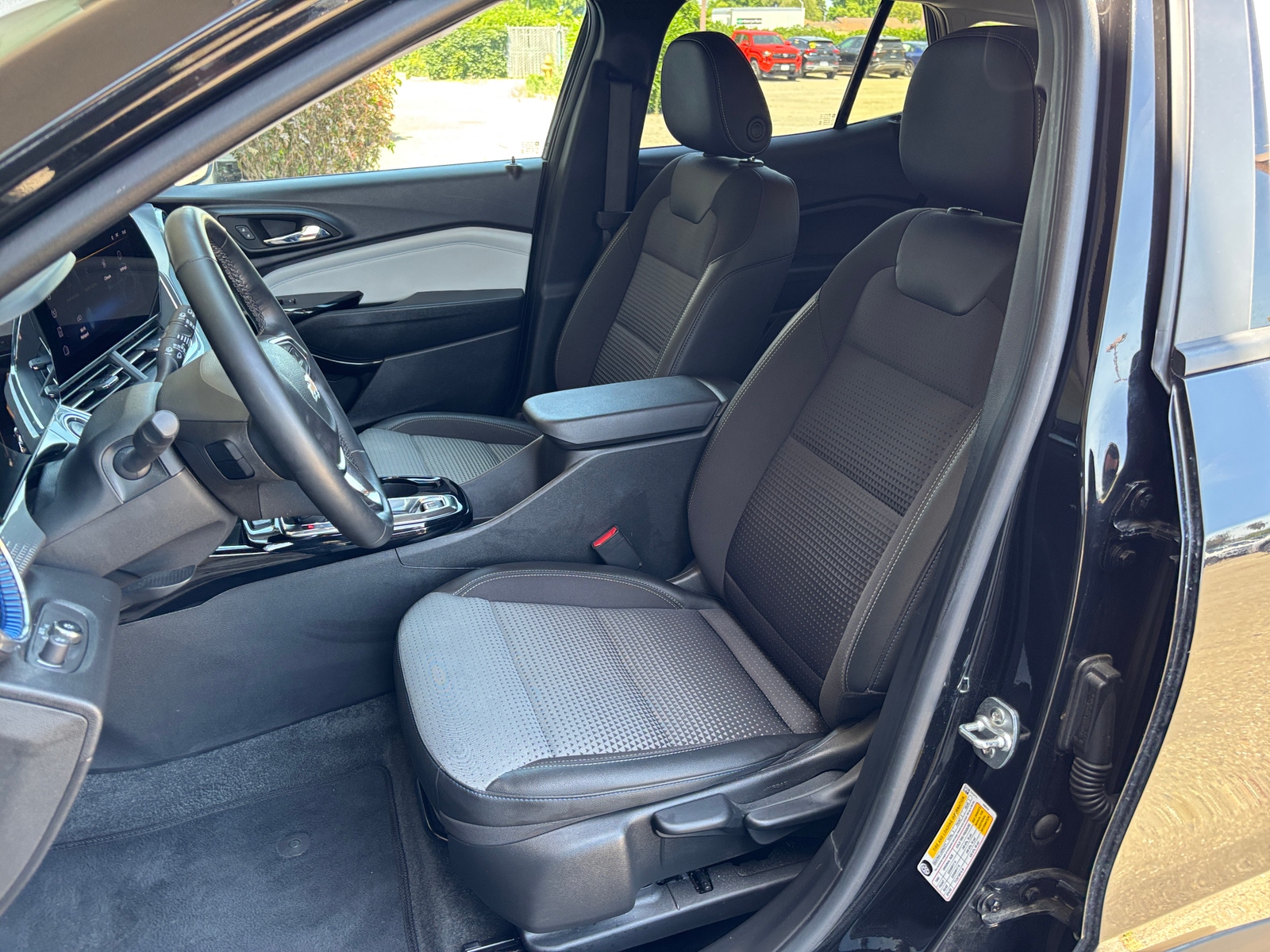 Thumbnail: 2025 Chevrolet Trax - 2