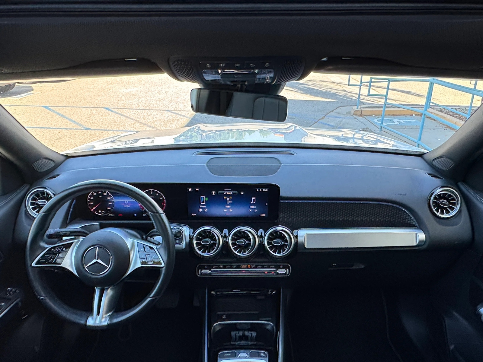 Thumbnail: 2025 Mercedes-Benz GLB - 2
