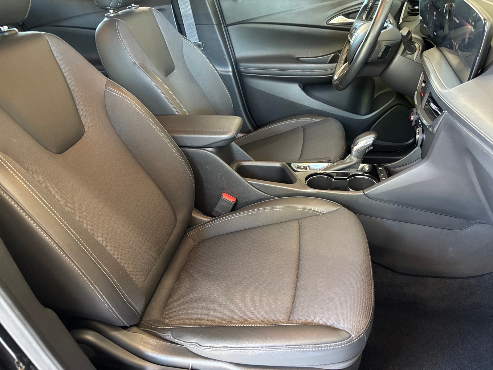 Thumbnail: 2025 Buick Encore GX - 2