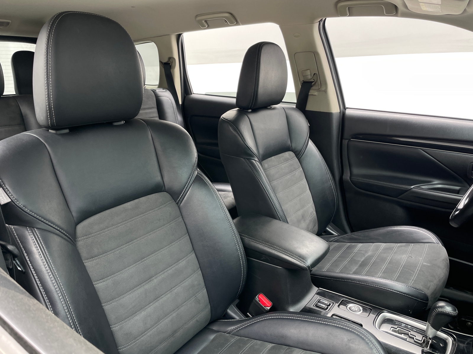 Thumbnail: 2019 Mitsubishi Outlander - 2
