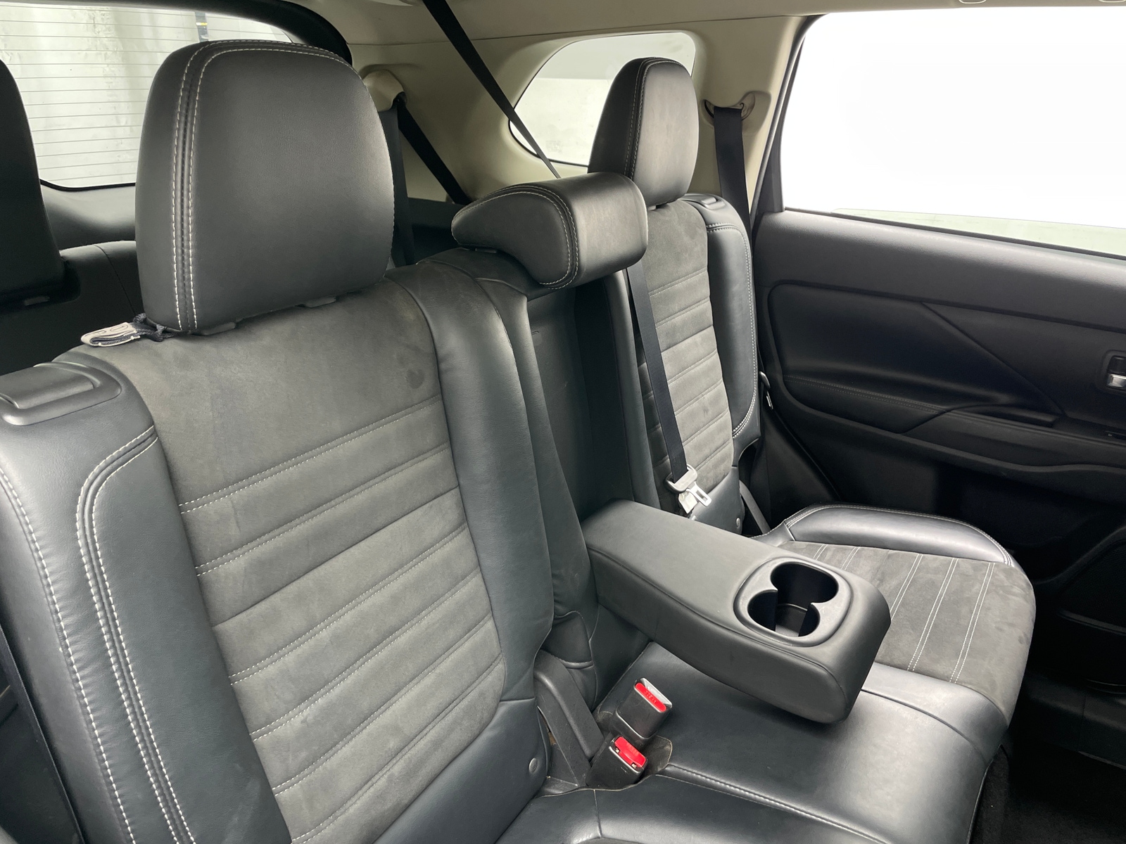 Thumbnail: 2019 Mitsubishi Outlander - 6