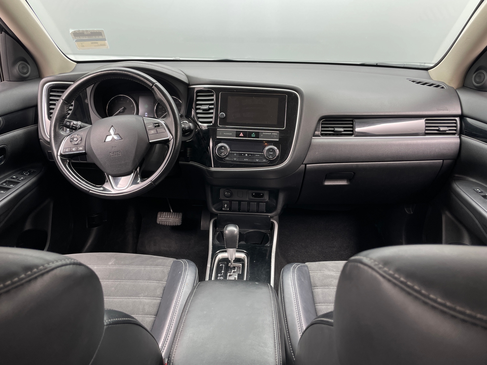 Thumbnail: 2019 Mitsubishi Outlander - 3