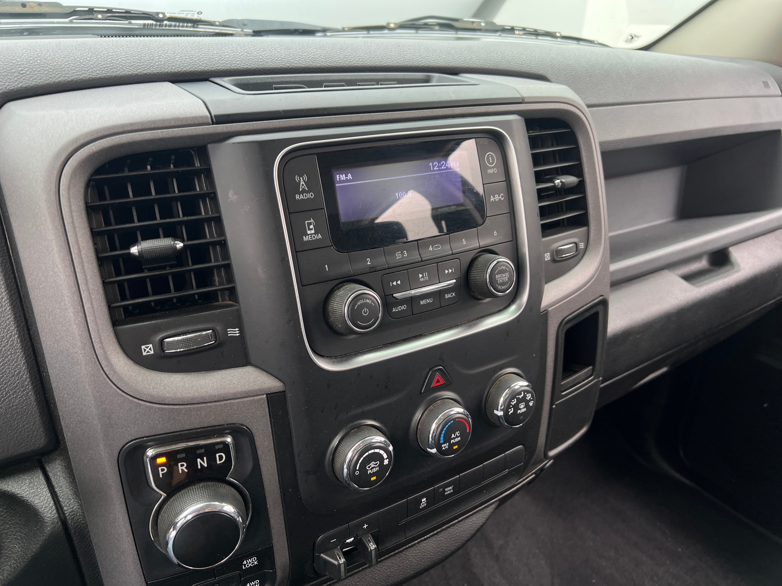 Thumbnail: 2019 RAM 1500 Classic - 4