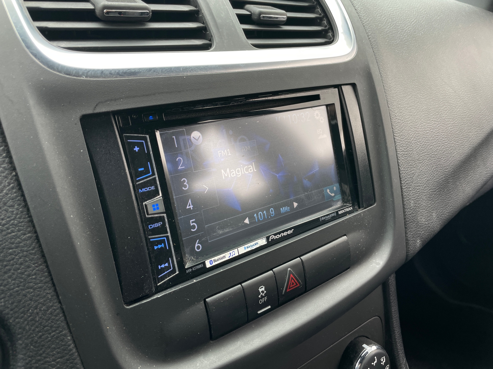 Thumbnail: 2014 Dodge Avenger - 4