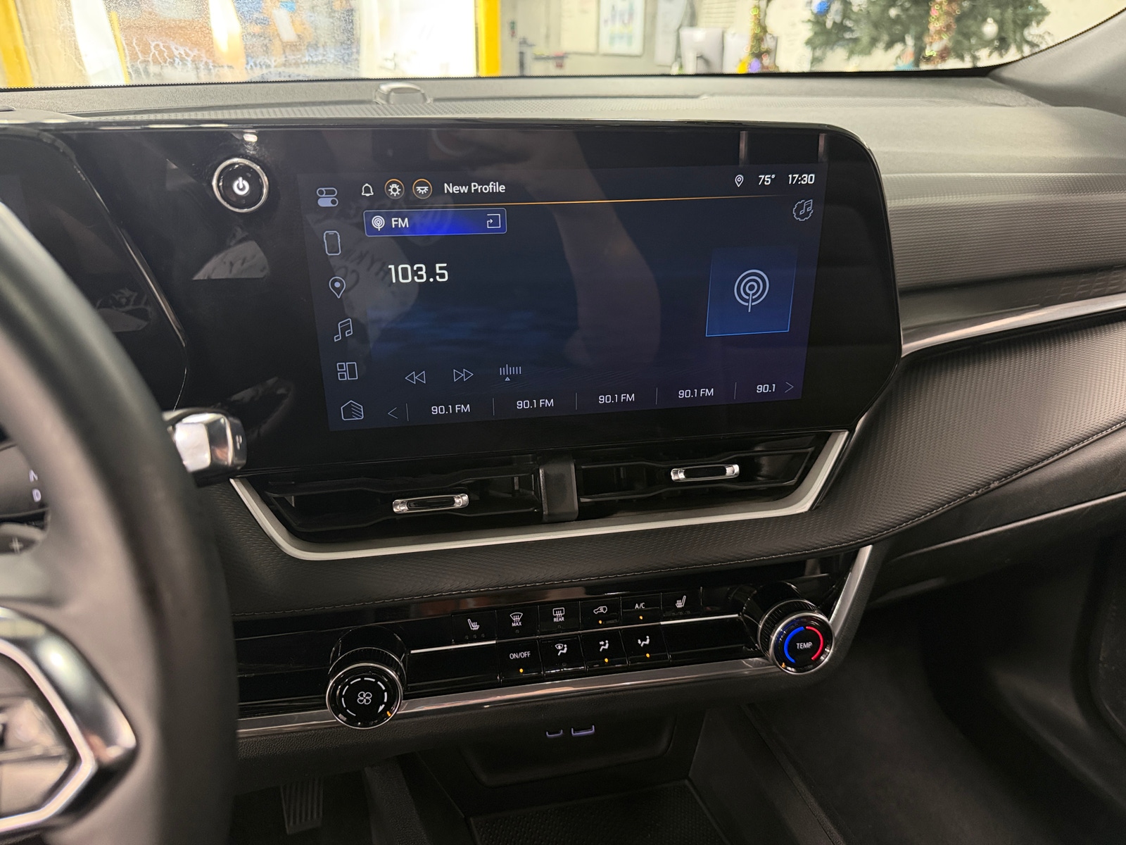 Thumbnail: 2025 Chevrolet Equinox - 4