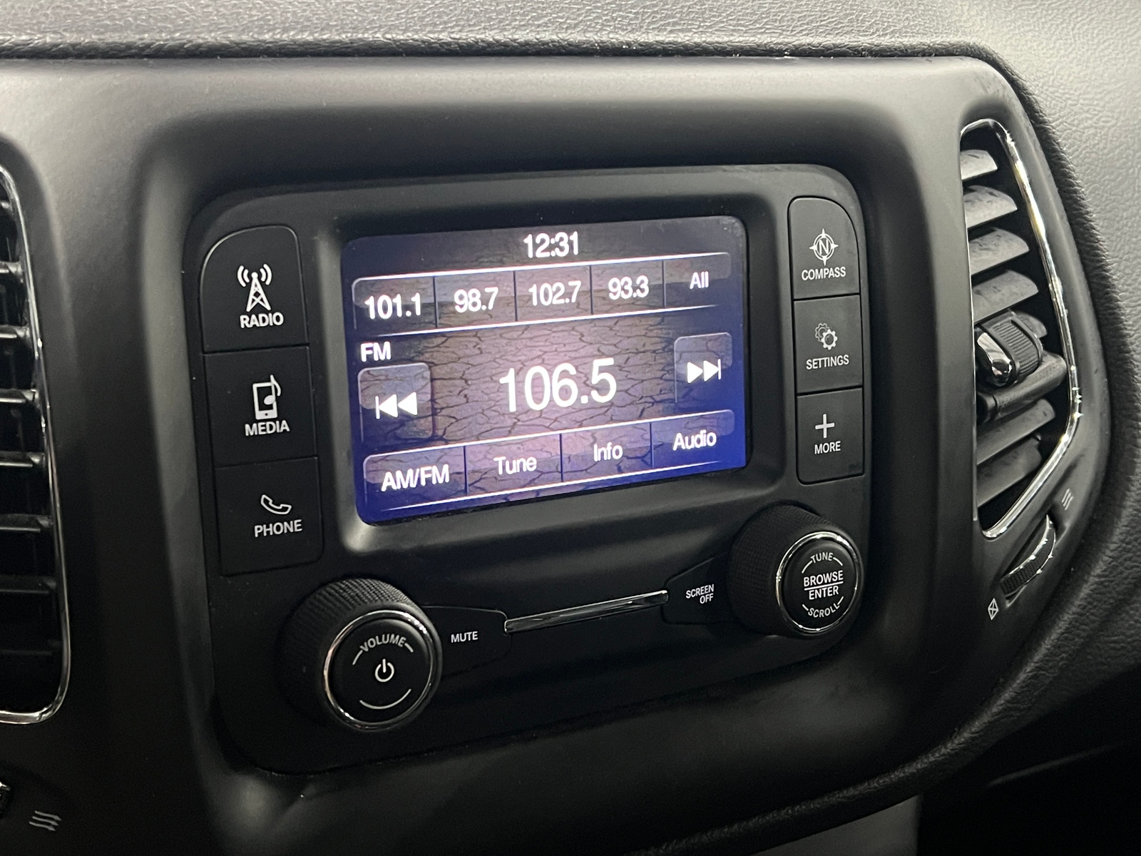 Thumbnail: 2018 Jeep Compass - 4