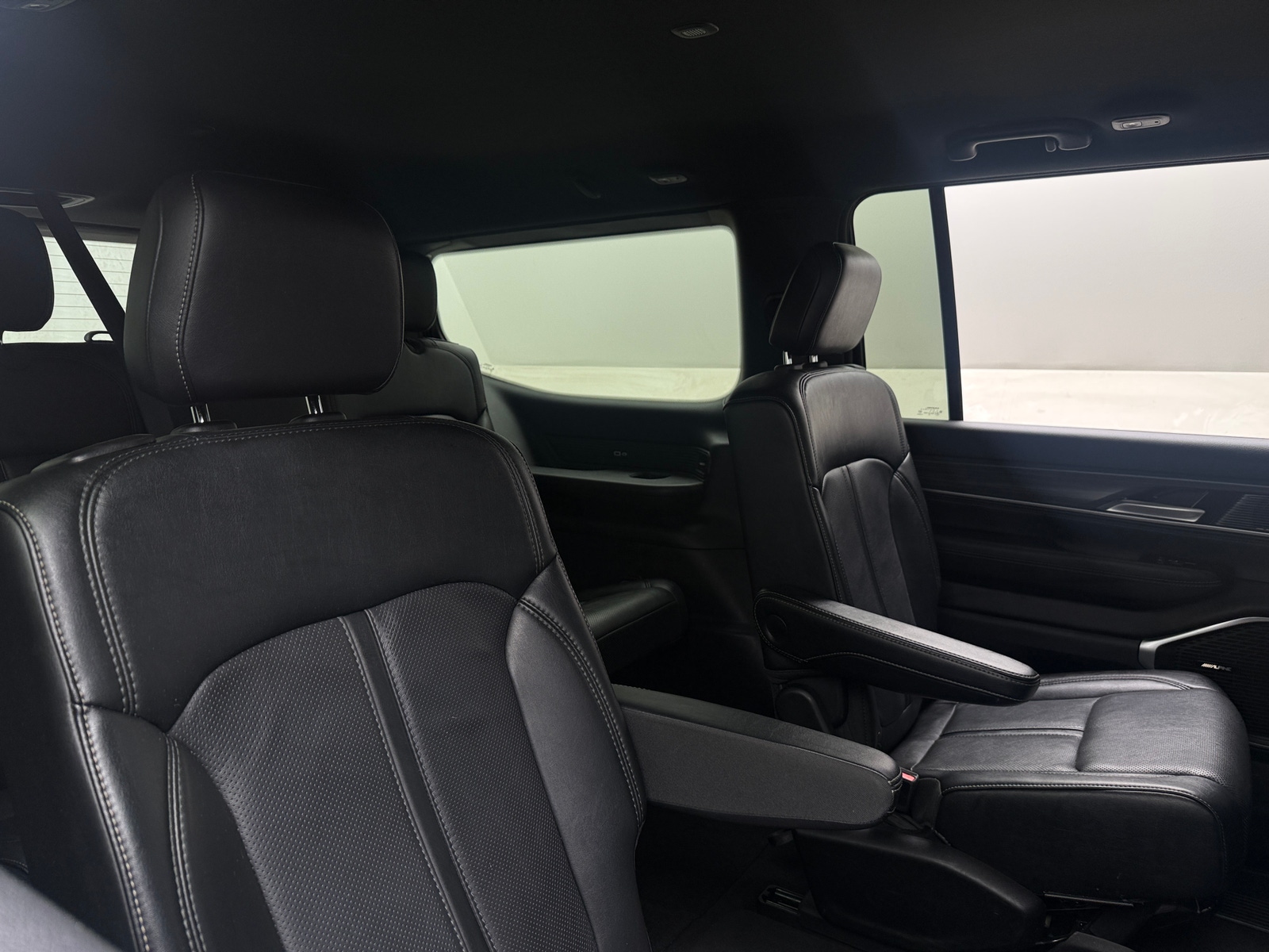 Thumbnail: 2024 Jeep Wagoneer - 5