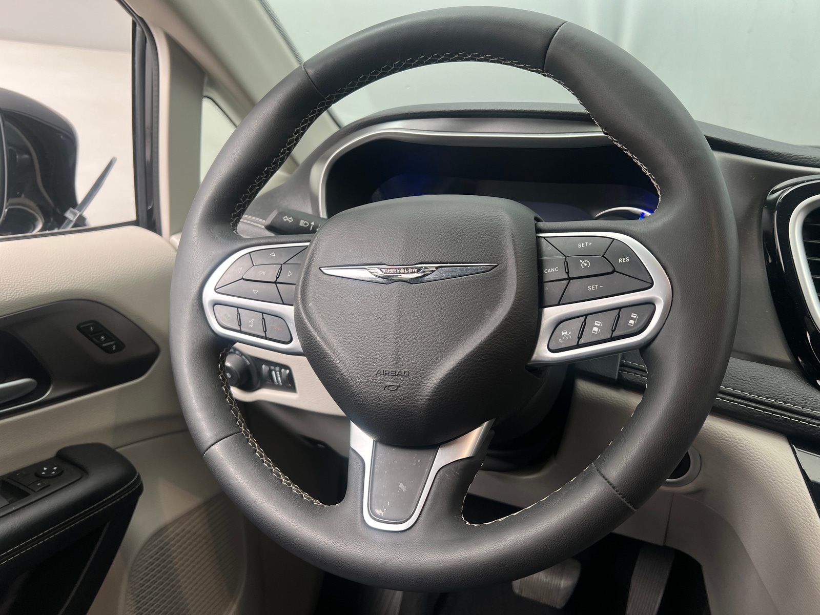 Thumbnail: 2024 Chrysler Pacifica - 4