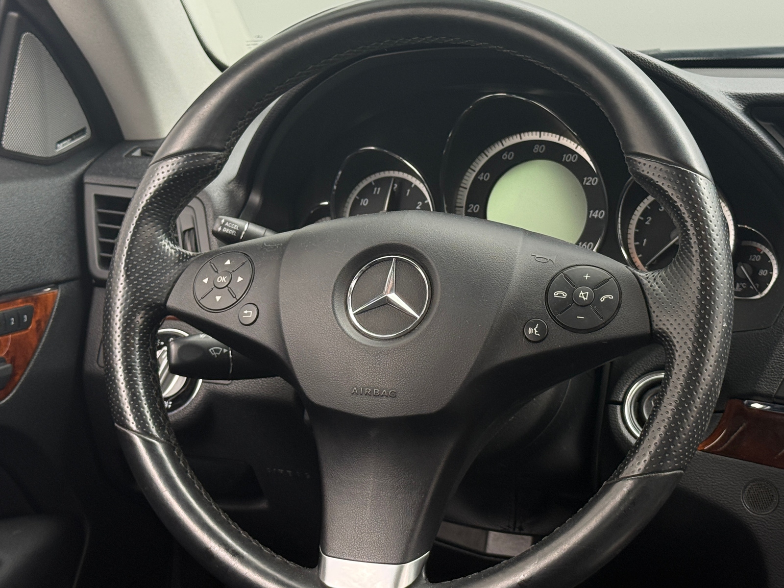 Thumbnail: 2010 Mercedes-Benz E-Class - 3