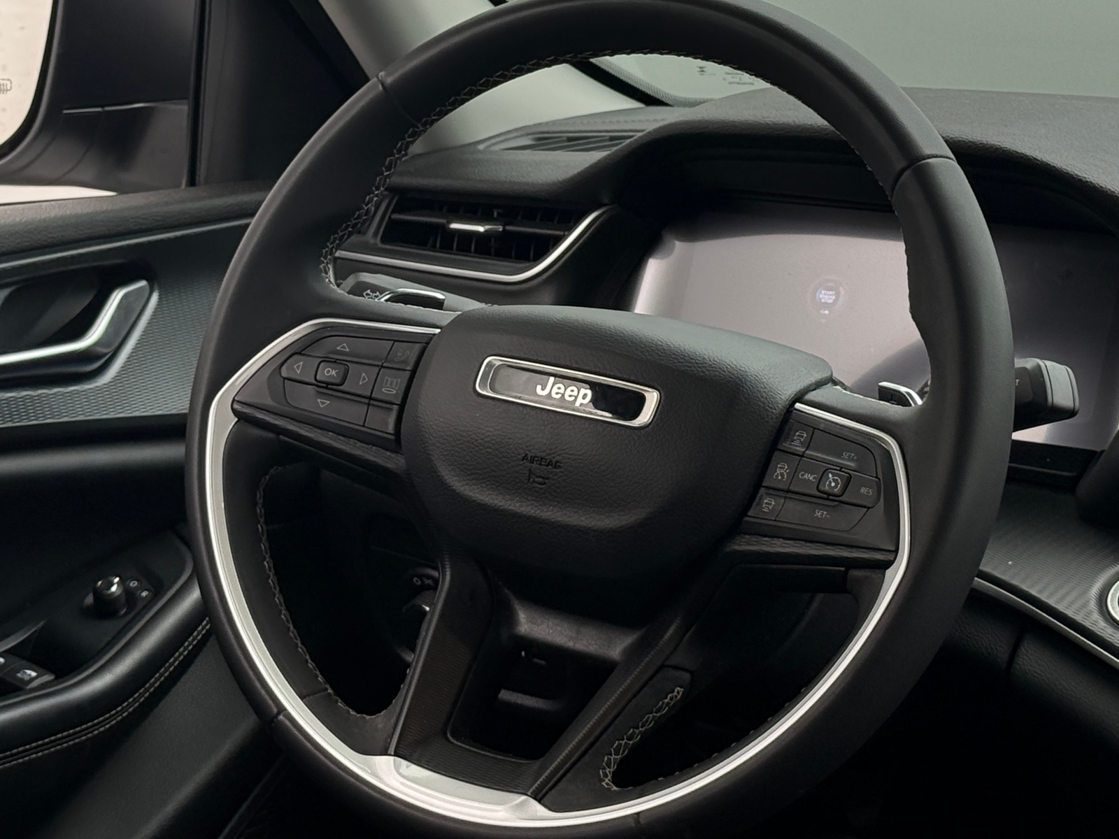 Thumbnail: 2023 Jeep Grand Cherokee - 5