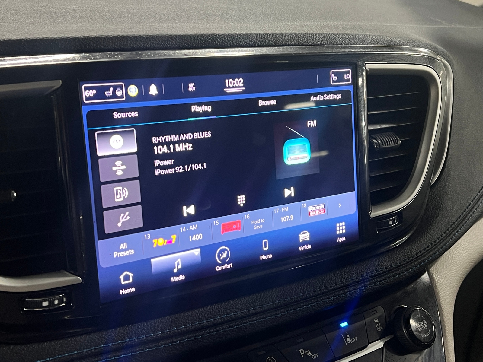 Thumbnail: 2021 Chrysler Pacifica - 3