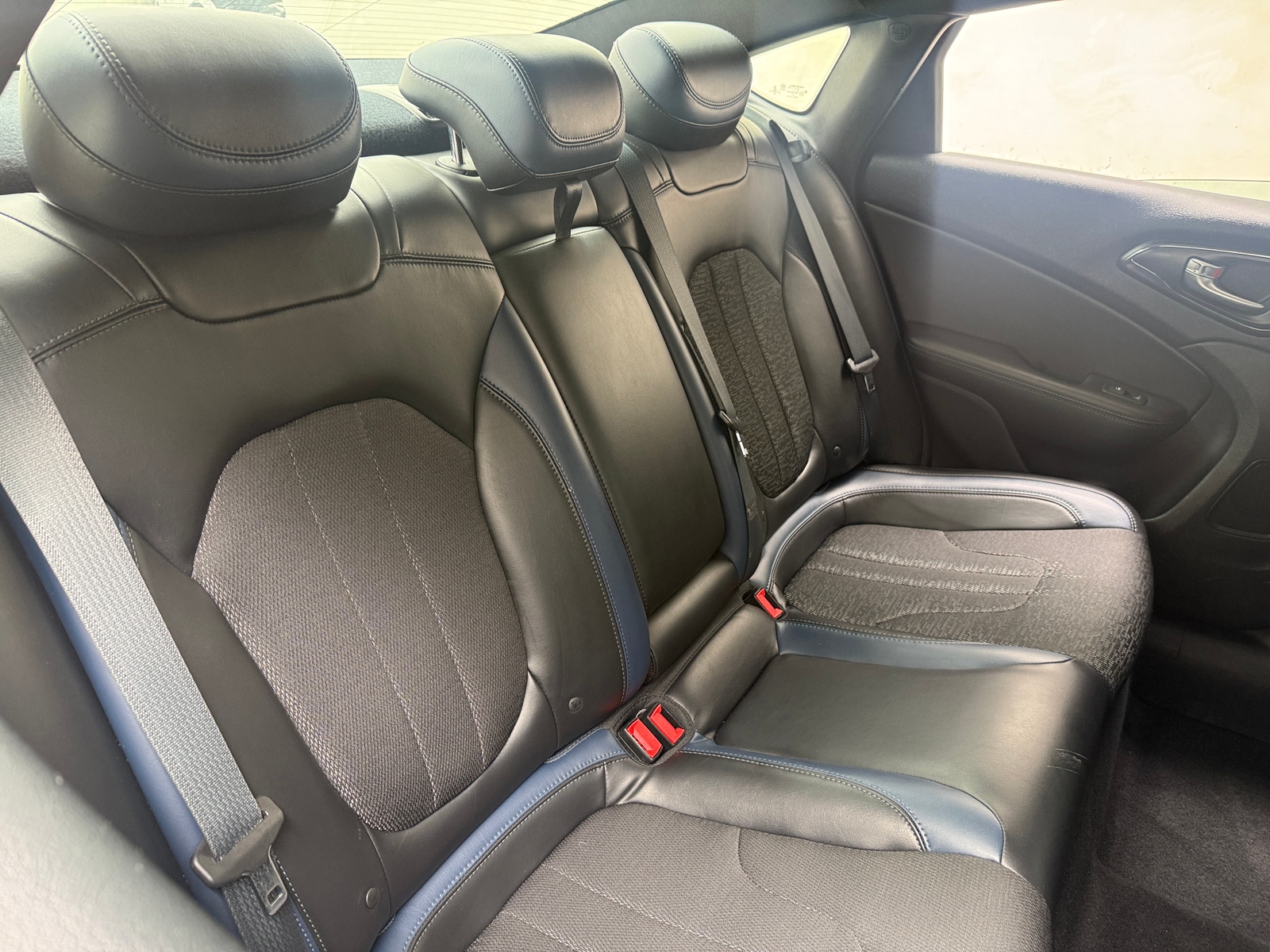 Thumbnail: 2016 Chrysler 200 - 5