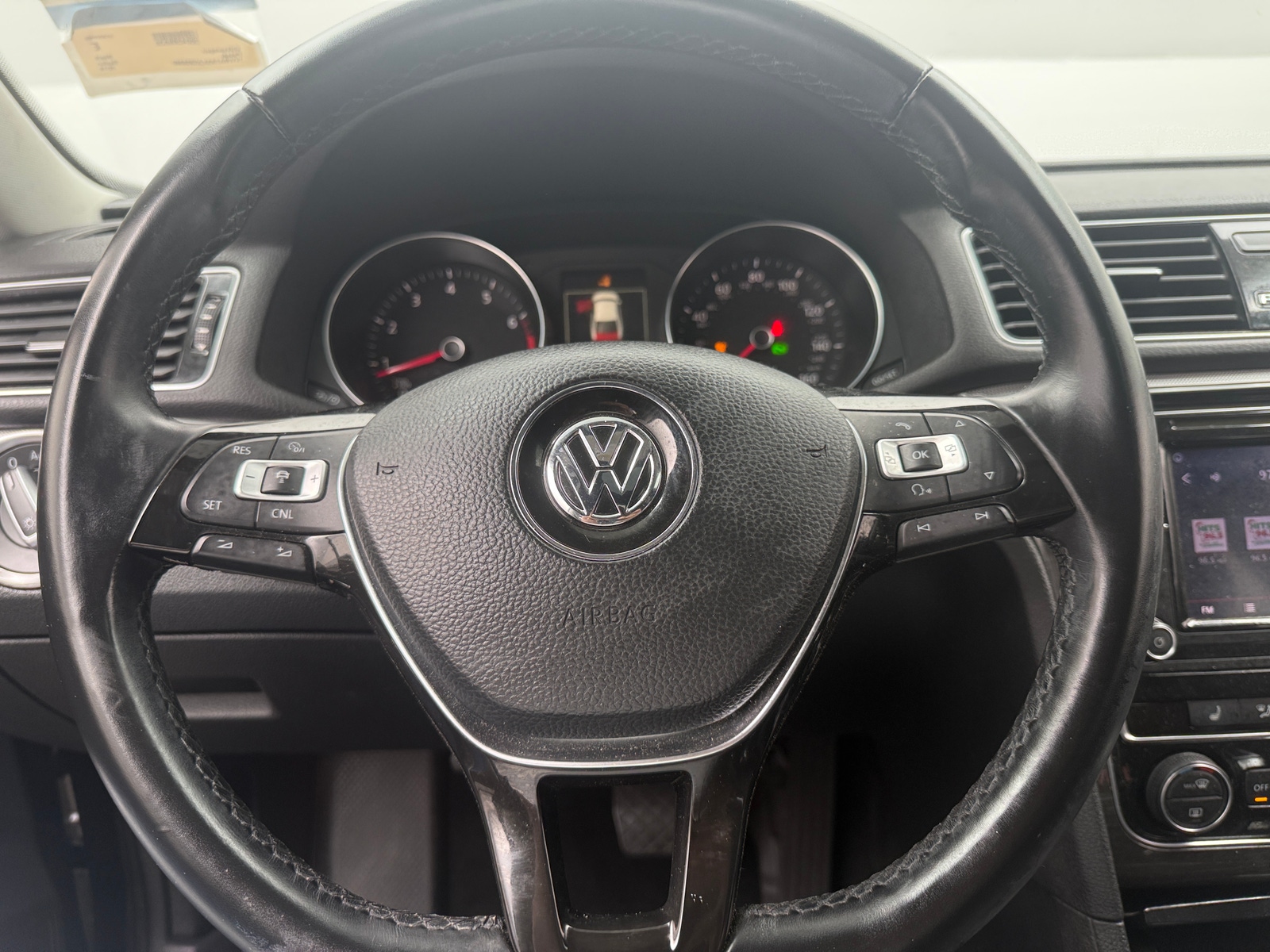 Thumbnail: 2018 Volkswagen Passat - 4