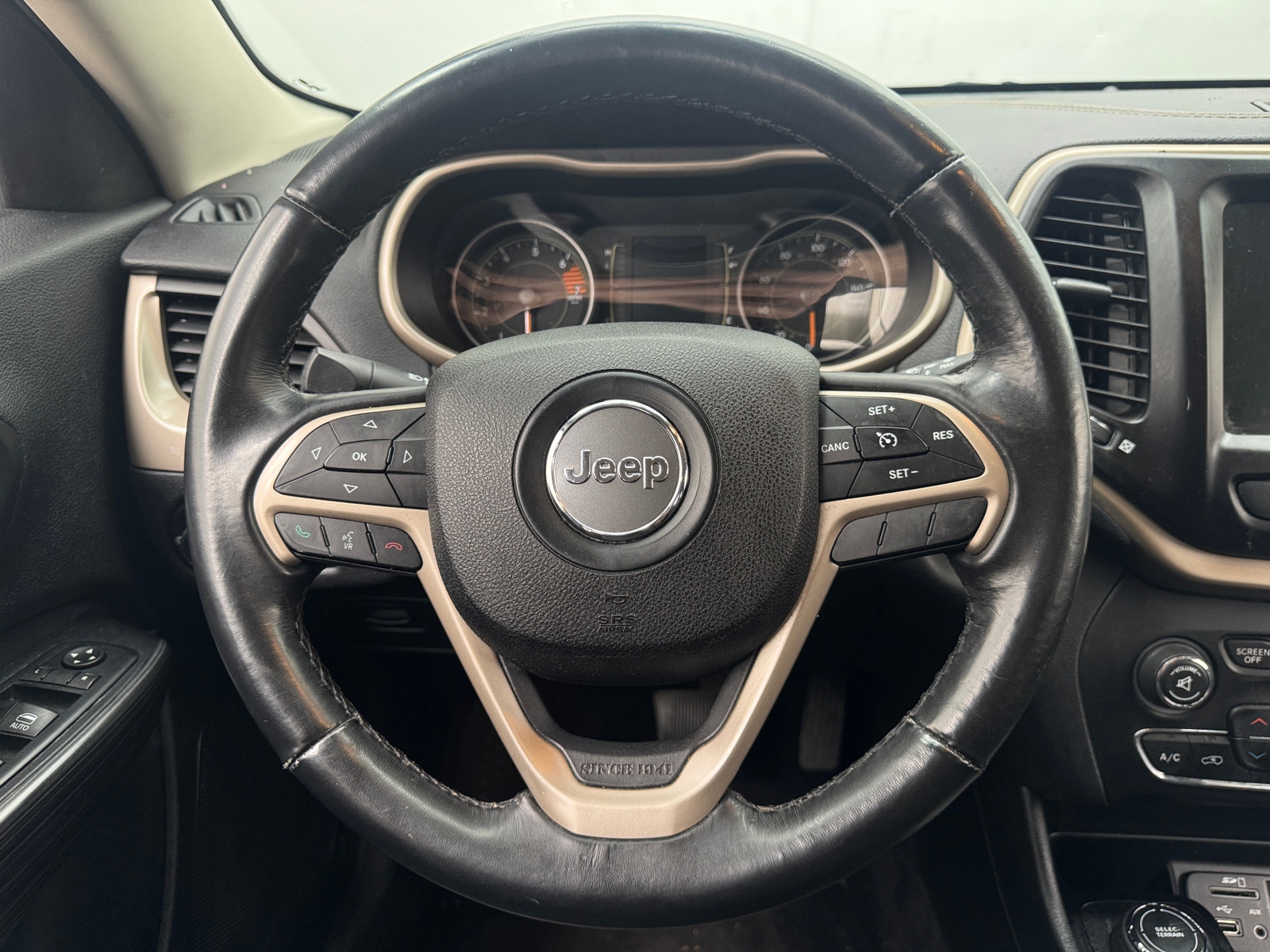 Thumbnail: 2016 Jeep Cherokee - 5