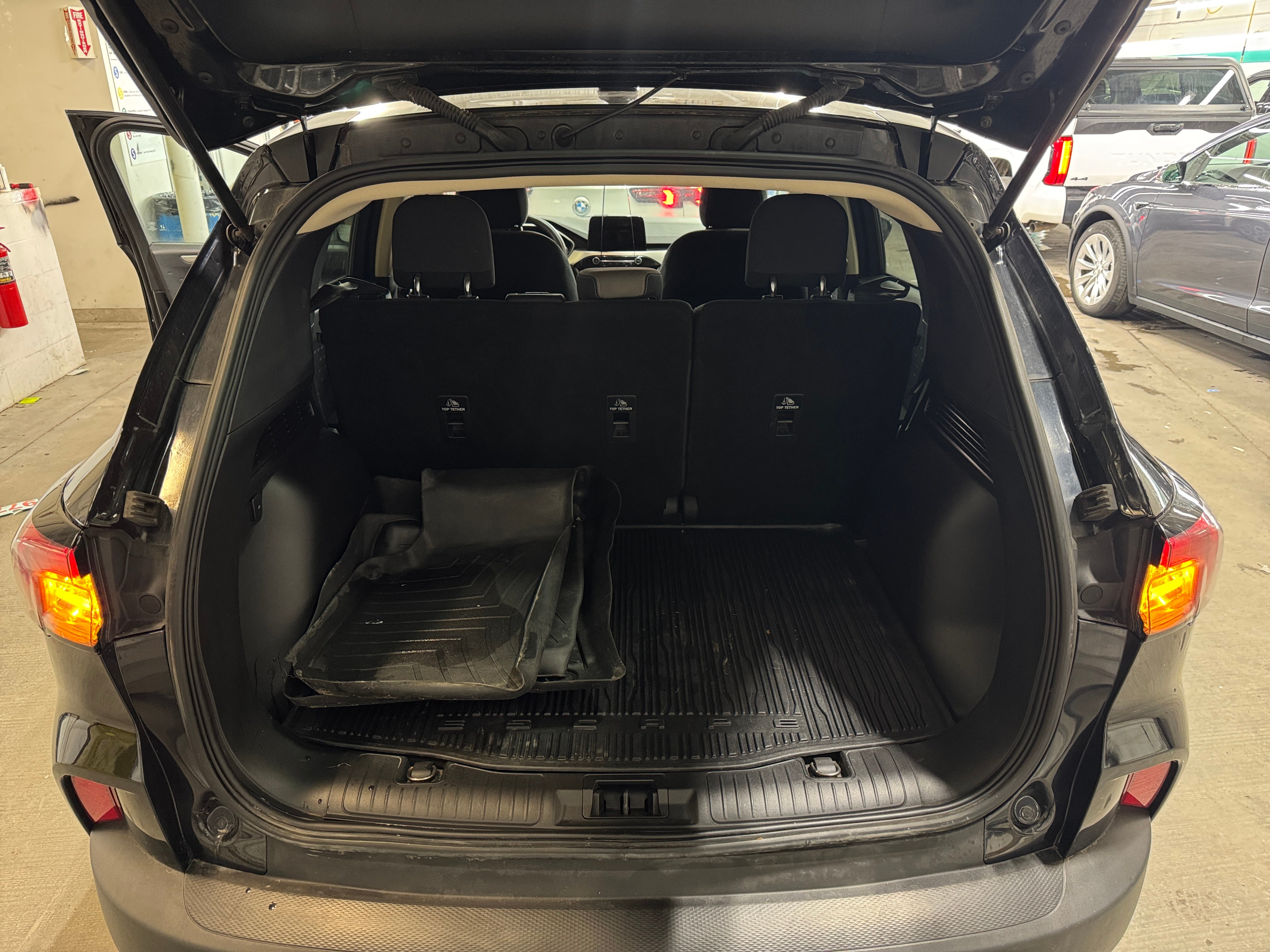 Used 2020 Ford Escape SE with VIN 1FMCU9G61LUA61687 for sale in Pewaukee, WI