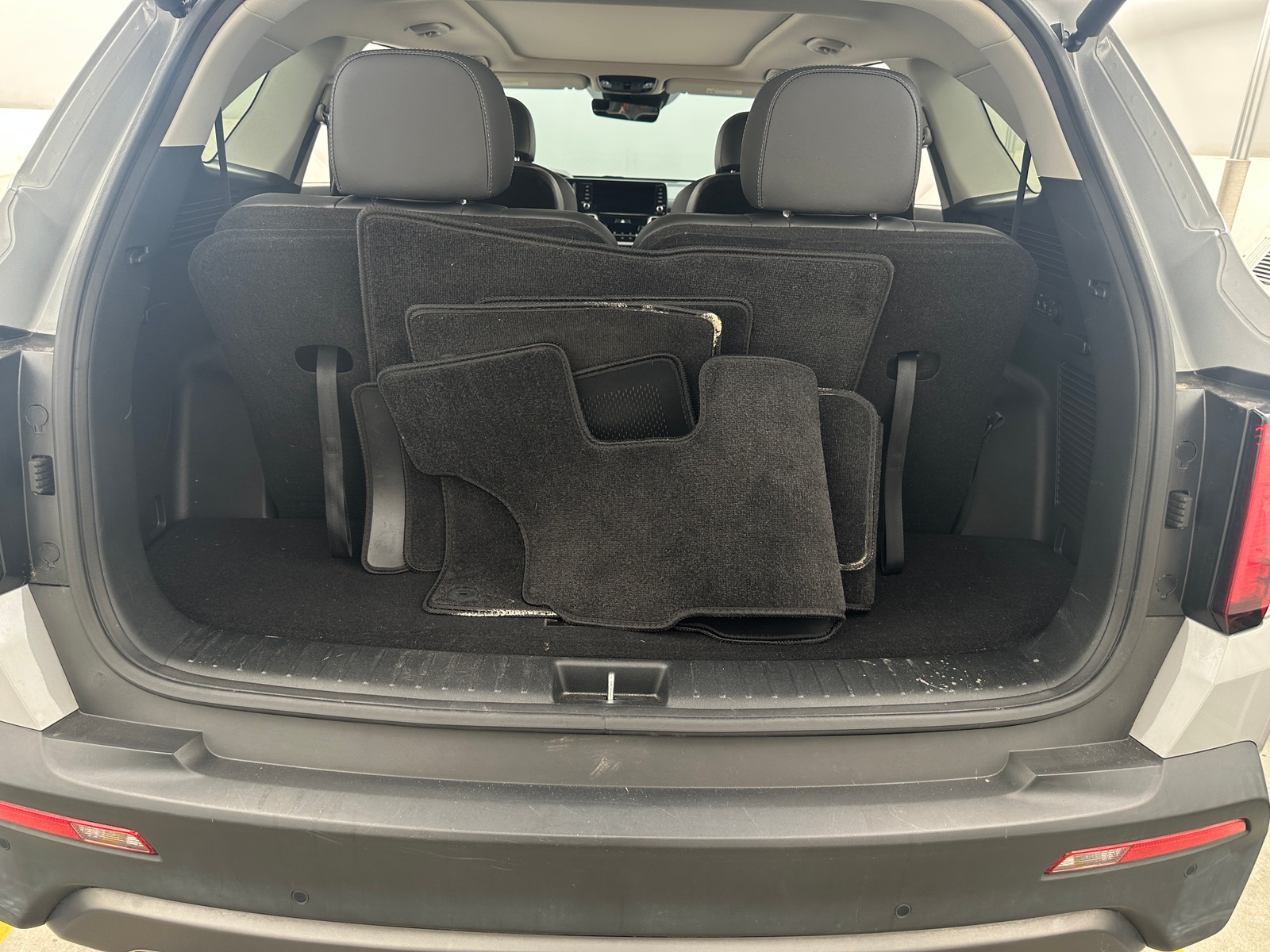 Thumbnail: 2023 Kia Sorento - 6