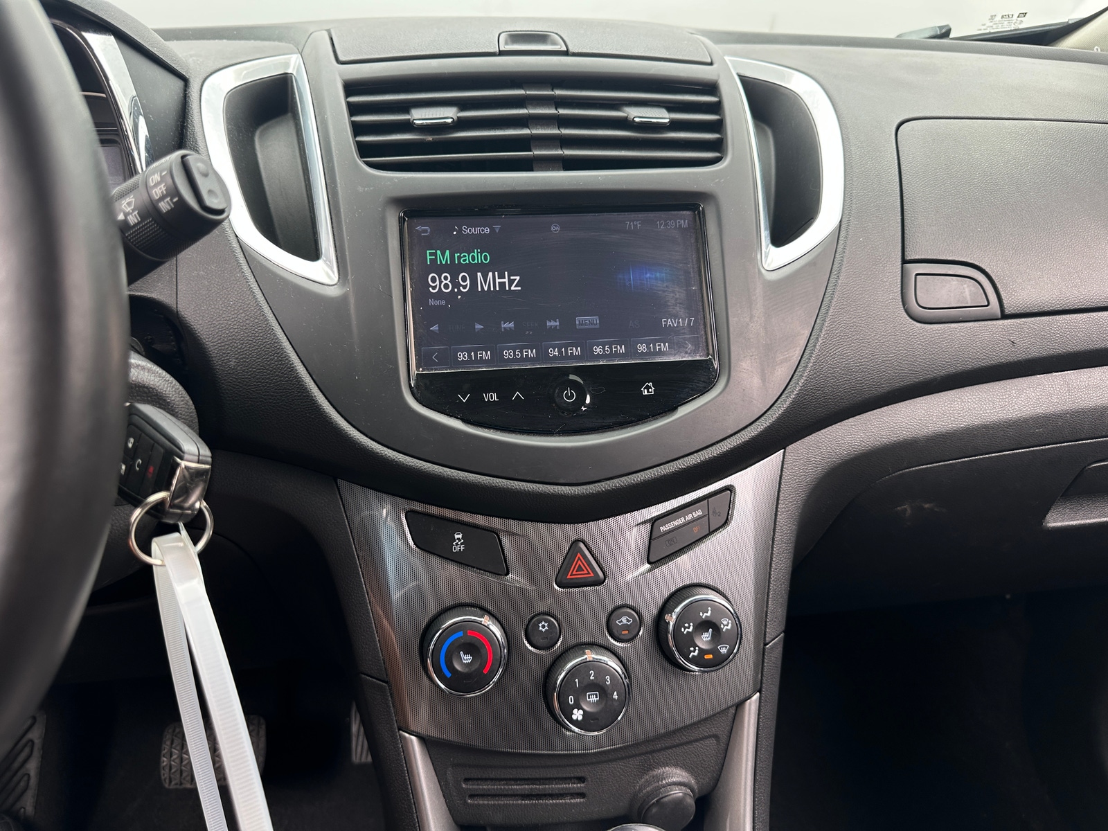 Thumbnail: 2016 Chevrolet Trax - 3