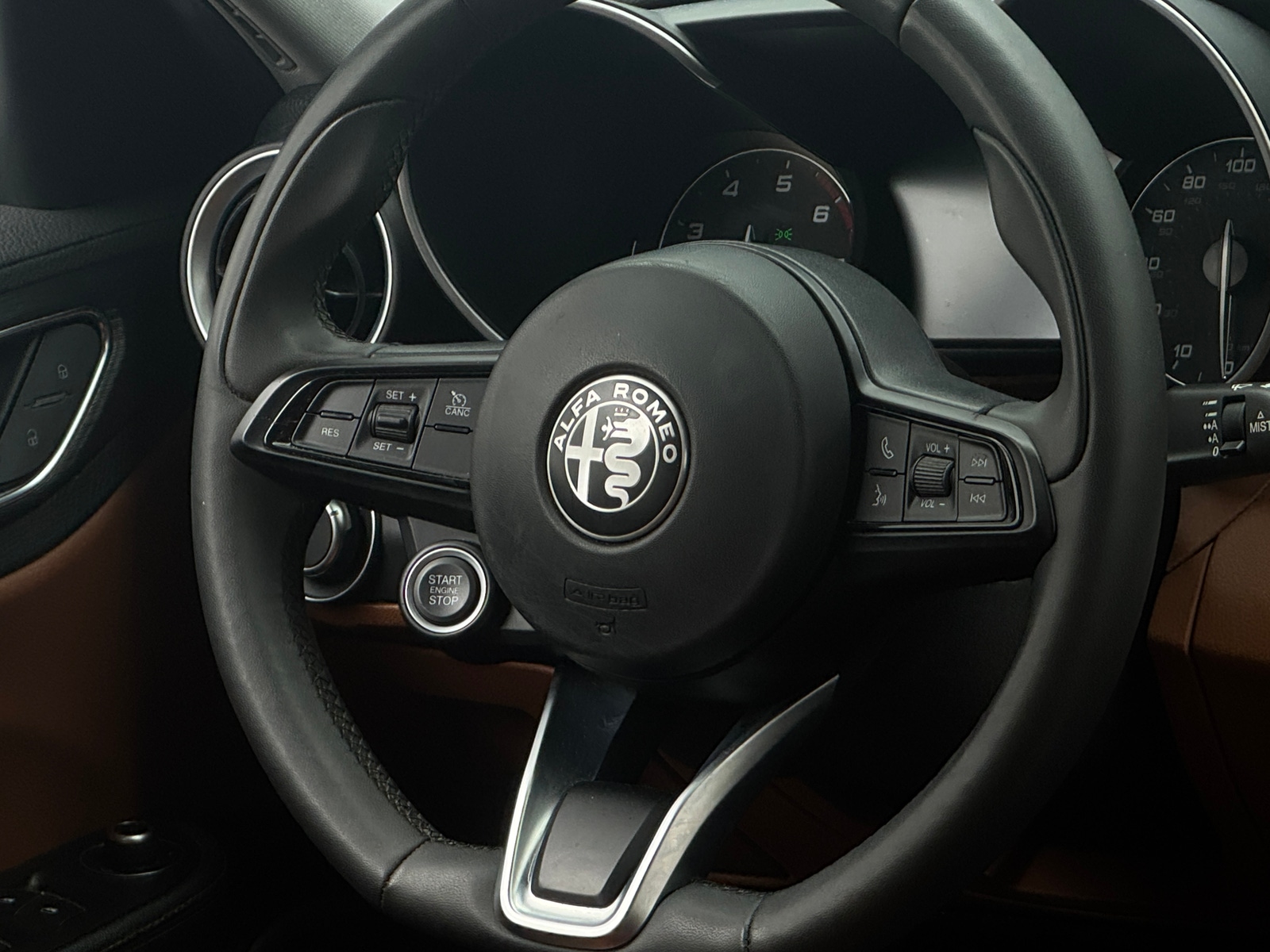 Thumbnail: 2020 Alfa Romeo Giulia - 4