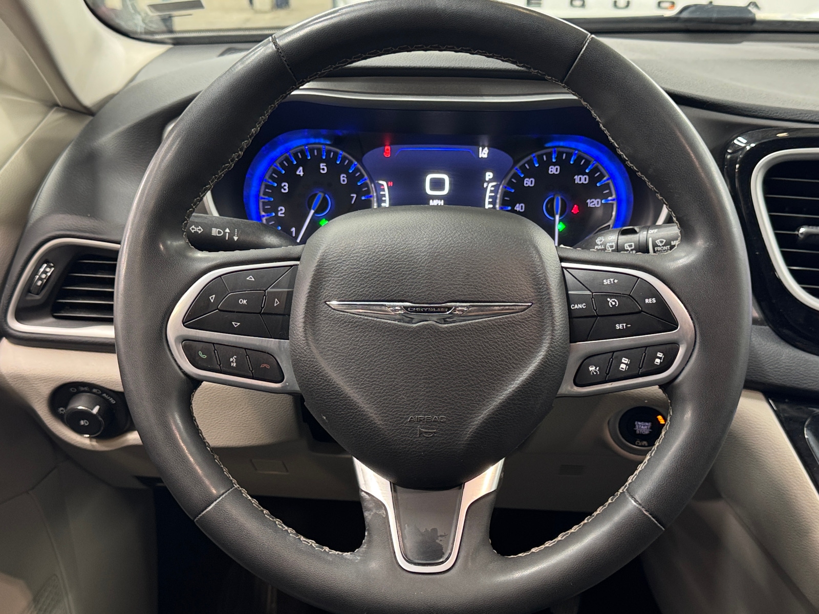 Thumbnail: 2022 Chrysler Pacifica - 4
