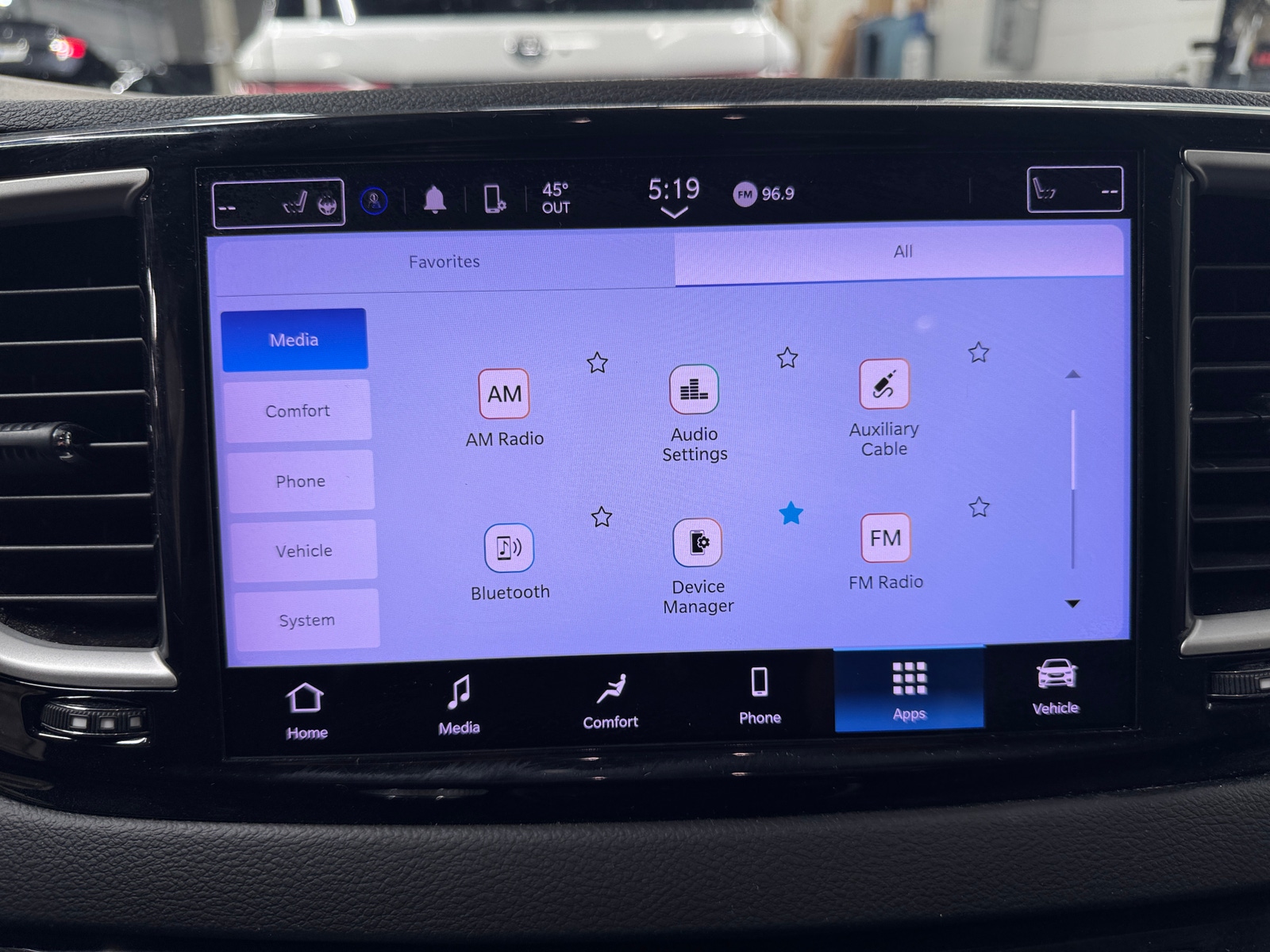 Thumbnail: 2022 Chrysler Pacifica - 3