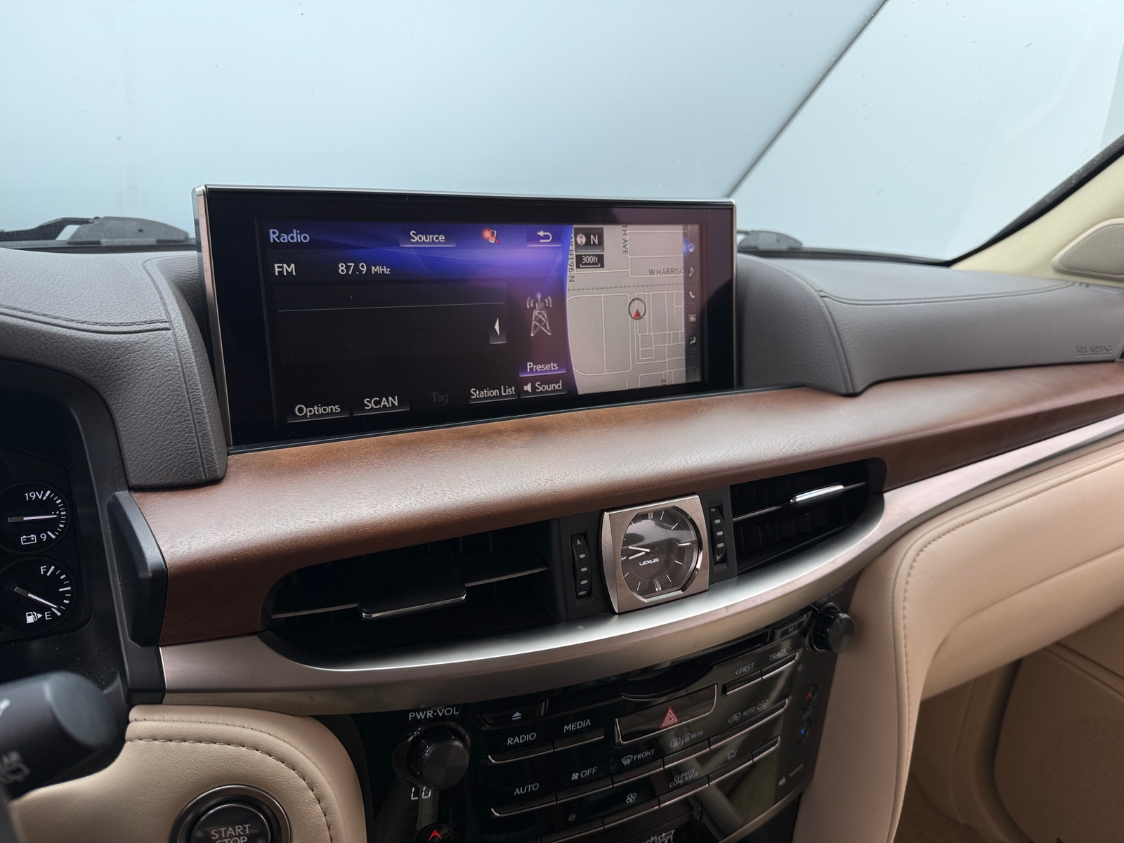 Thumbnail: 2019 Lexus LX - 3
