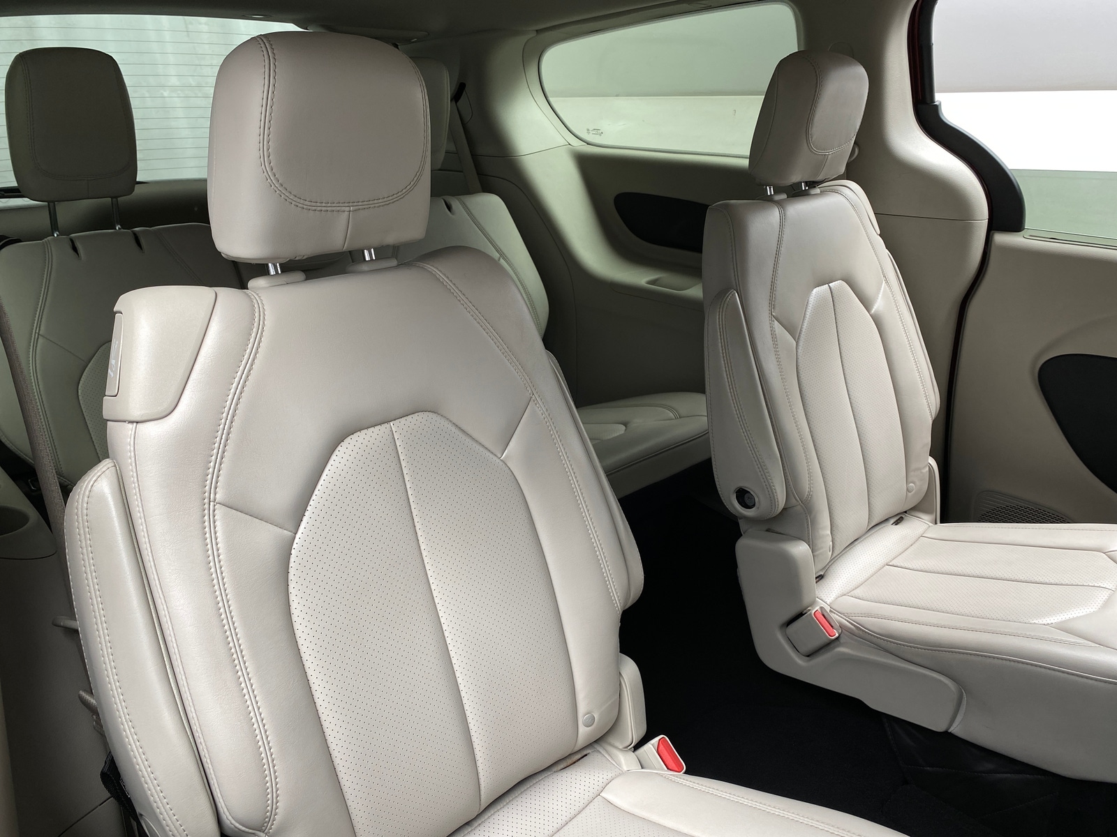 Thumbnail: 2021 Chrysler Voyager - 5