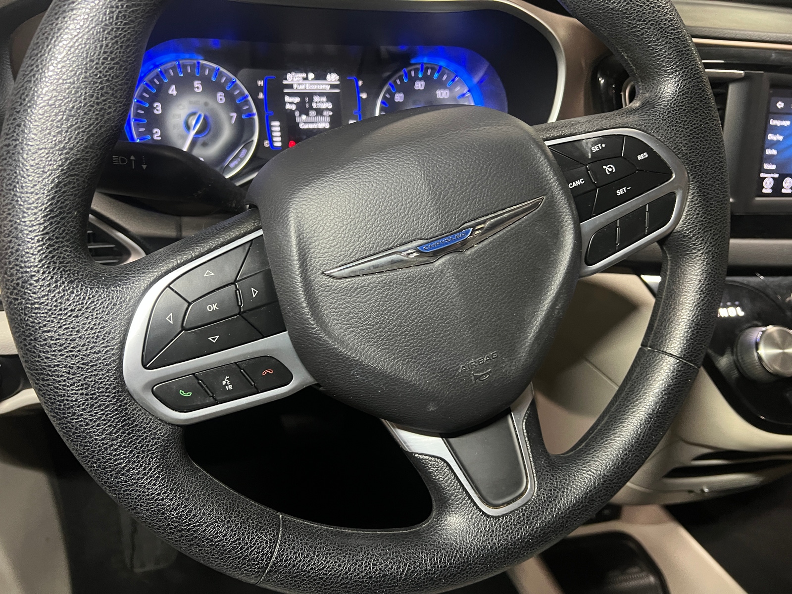 Thumbnail: 2021 Chrysler Voyager - 4