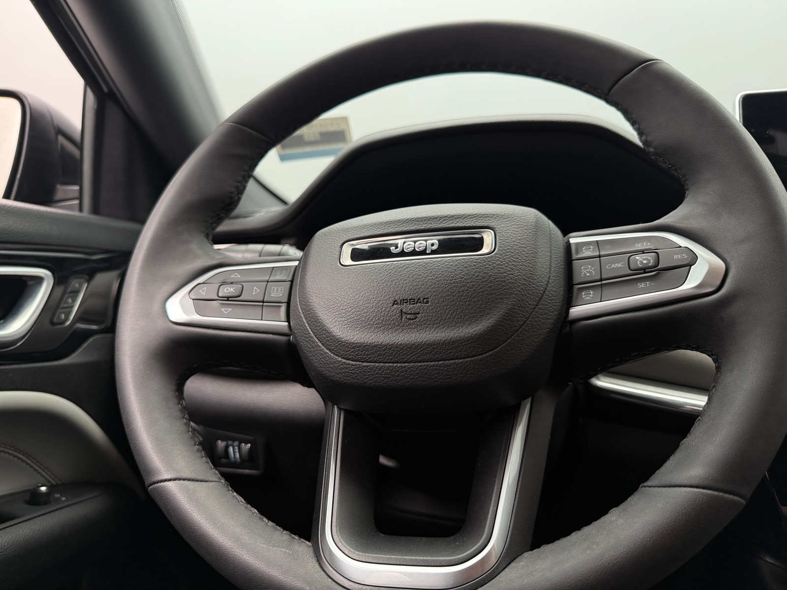 Thumbnail: 2023 Jeep Compass - 4