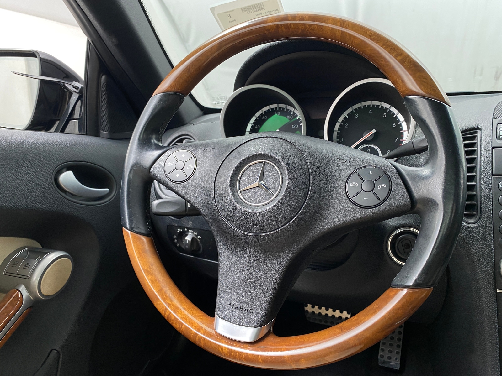 Thumbnail: 2010 Mercedes-Benz SLK - 4