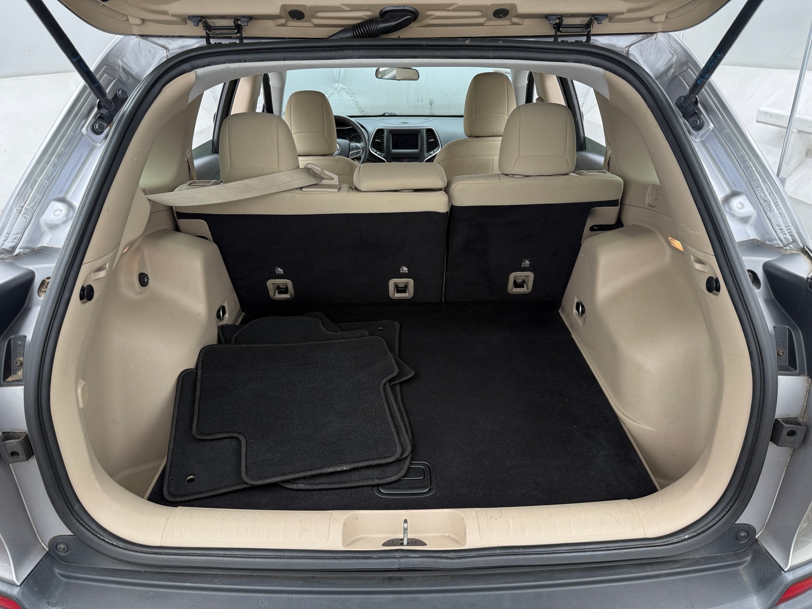 Thumbnail: 2019 Jeep Cherokee - 7