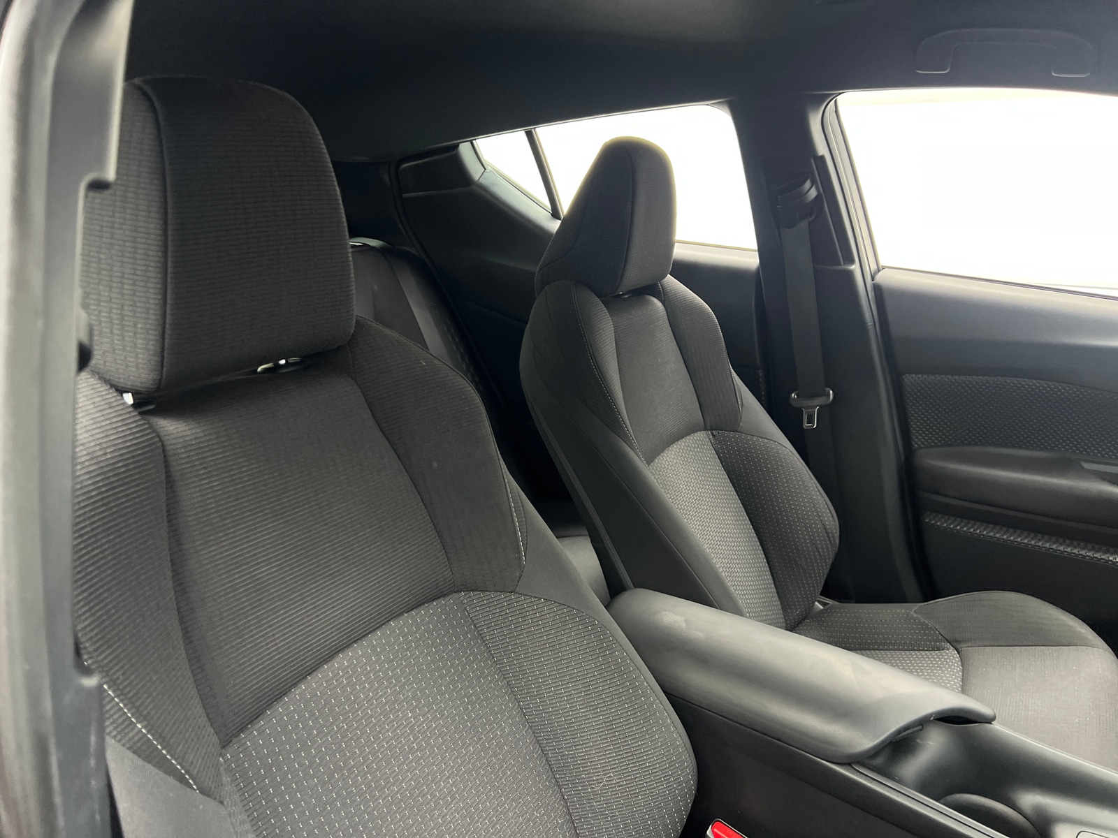 Thumbnail: 2018 Toyota C-HR - 2