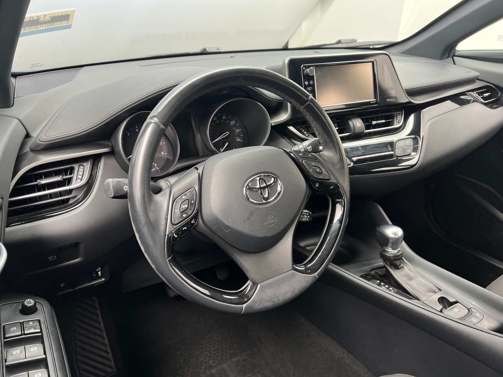Thumbnail: 2018 Toyota C-HR - 5