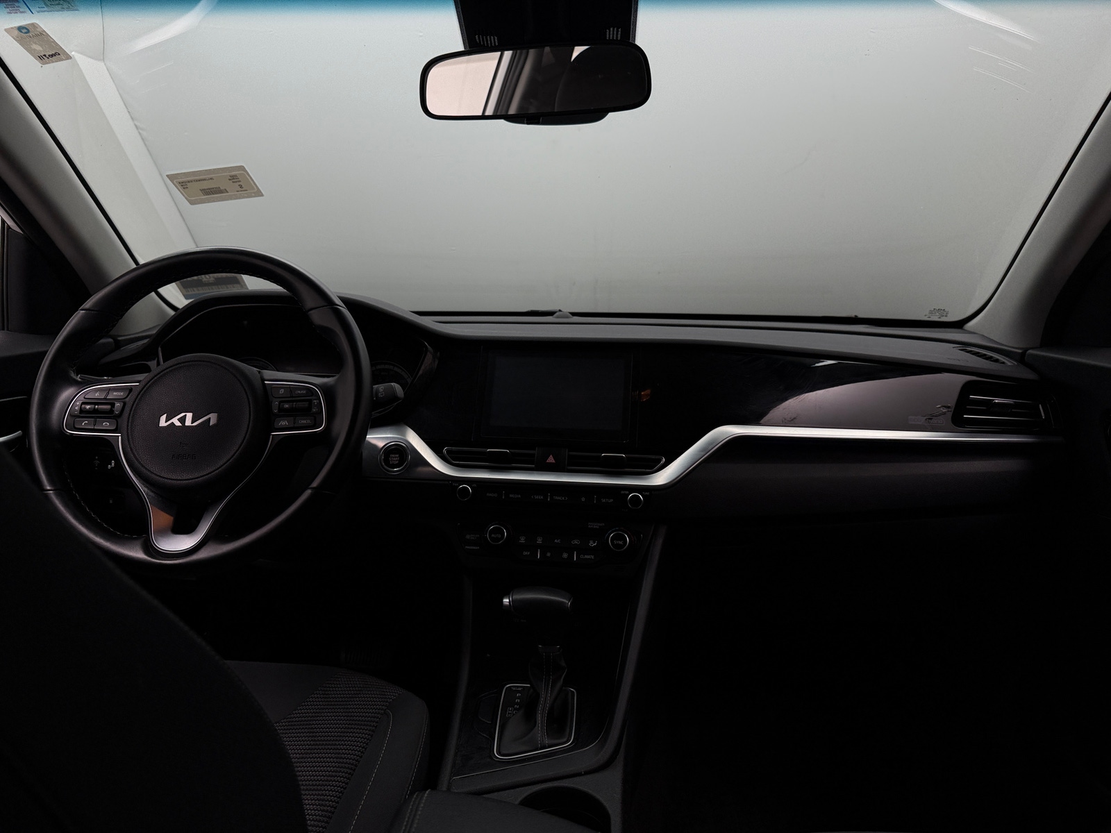 Thumbnail: 2022 Kia Niro - 3