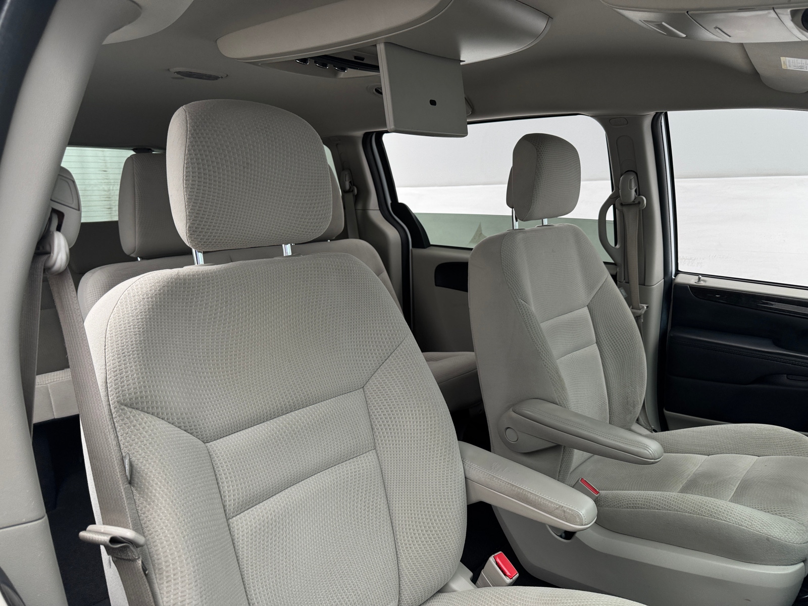 Thumbnail: 2017 Dodge Grand Caravan - 2