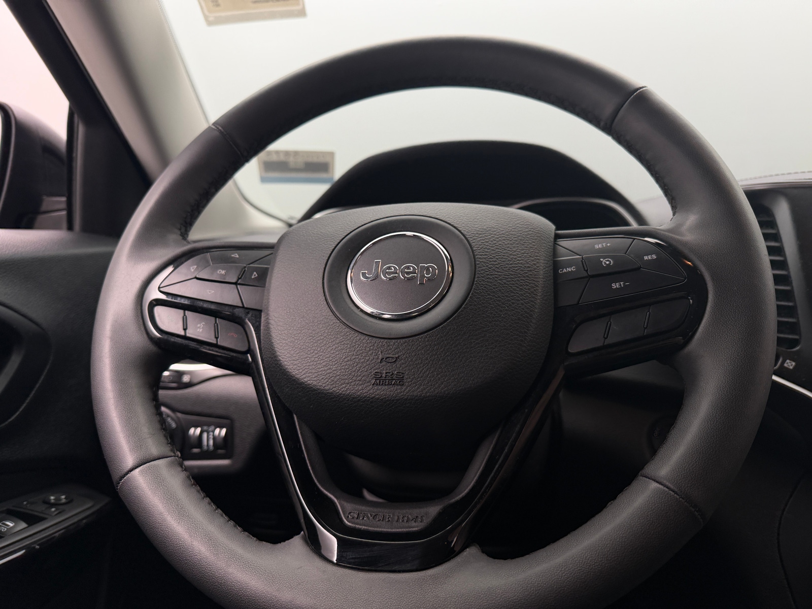 Thumbnail: 2021 Jeep Cherokee - 5