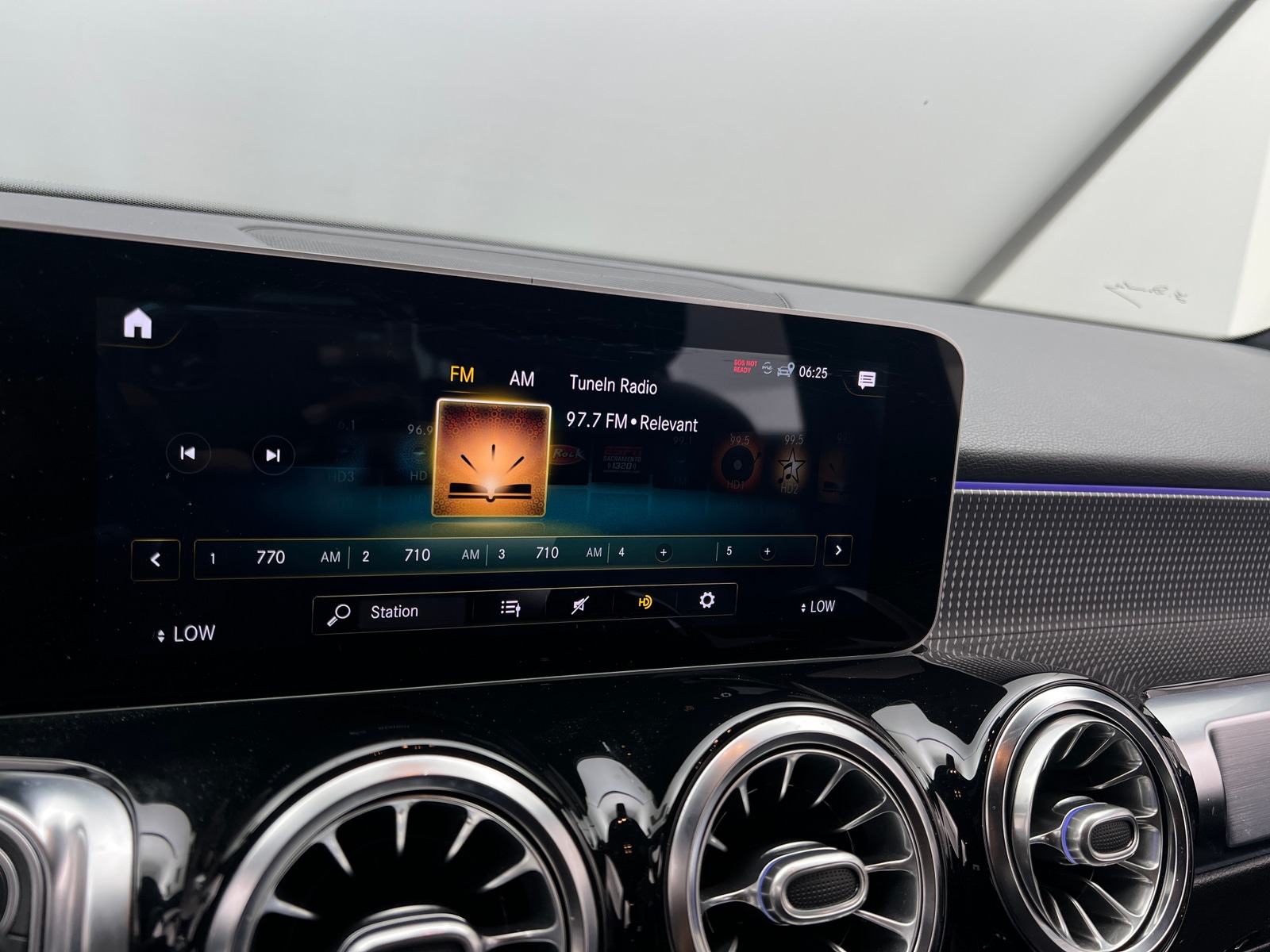 Thumbnail: 2021 Mercedes-Benz GLB - 3