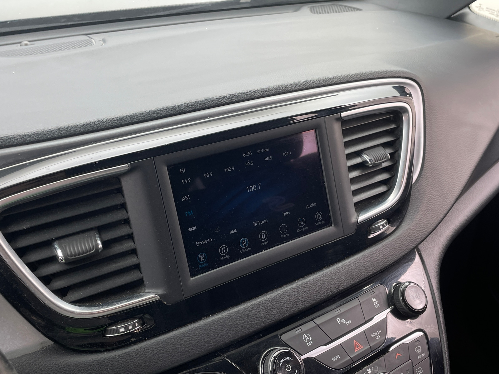 Thumbnail: 2020 Chrysler Pacifica - 4
