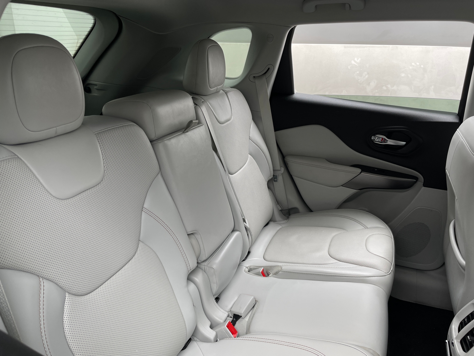 Thumbnail: 2019 Jeep Cherokee - 5