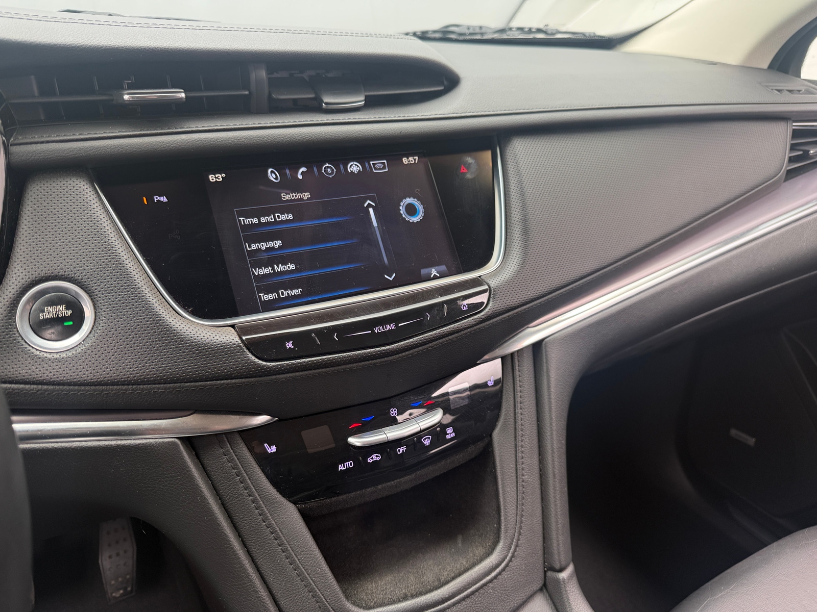 Thumbnail: 2017 Cadillac XT5 - 3