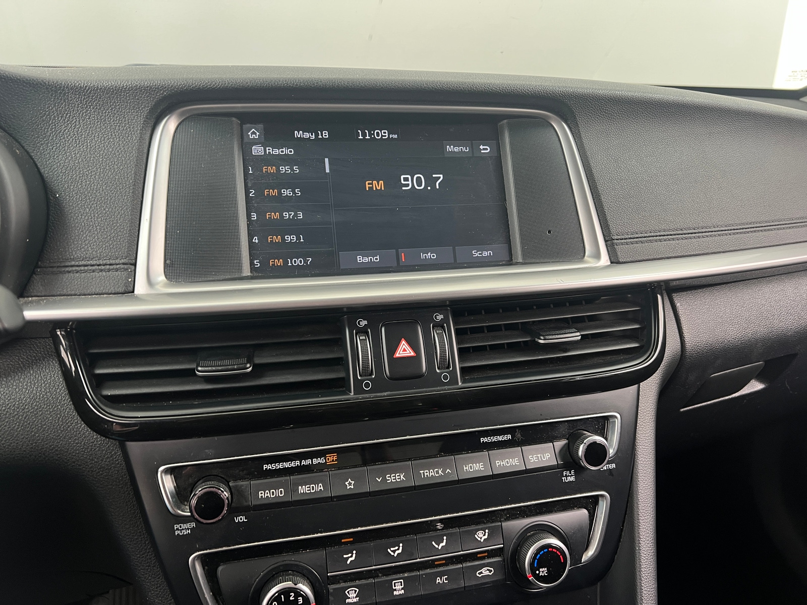 Thumbnail: 2019 Kia Optima - 4