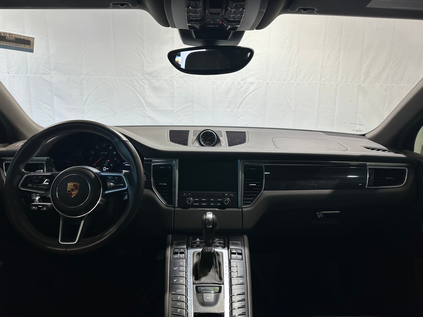 Thumbnail: 2018 Porsche Macan - 2