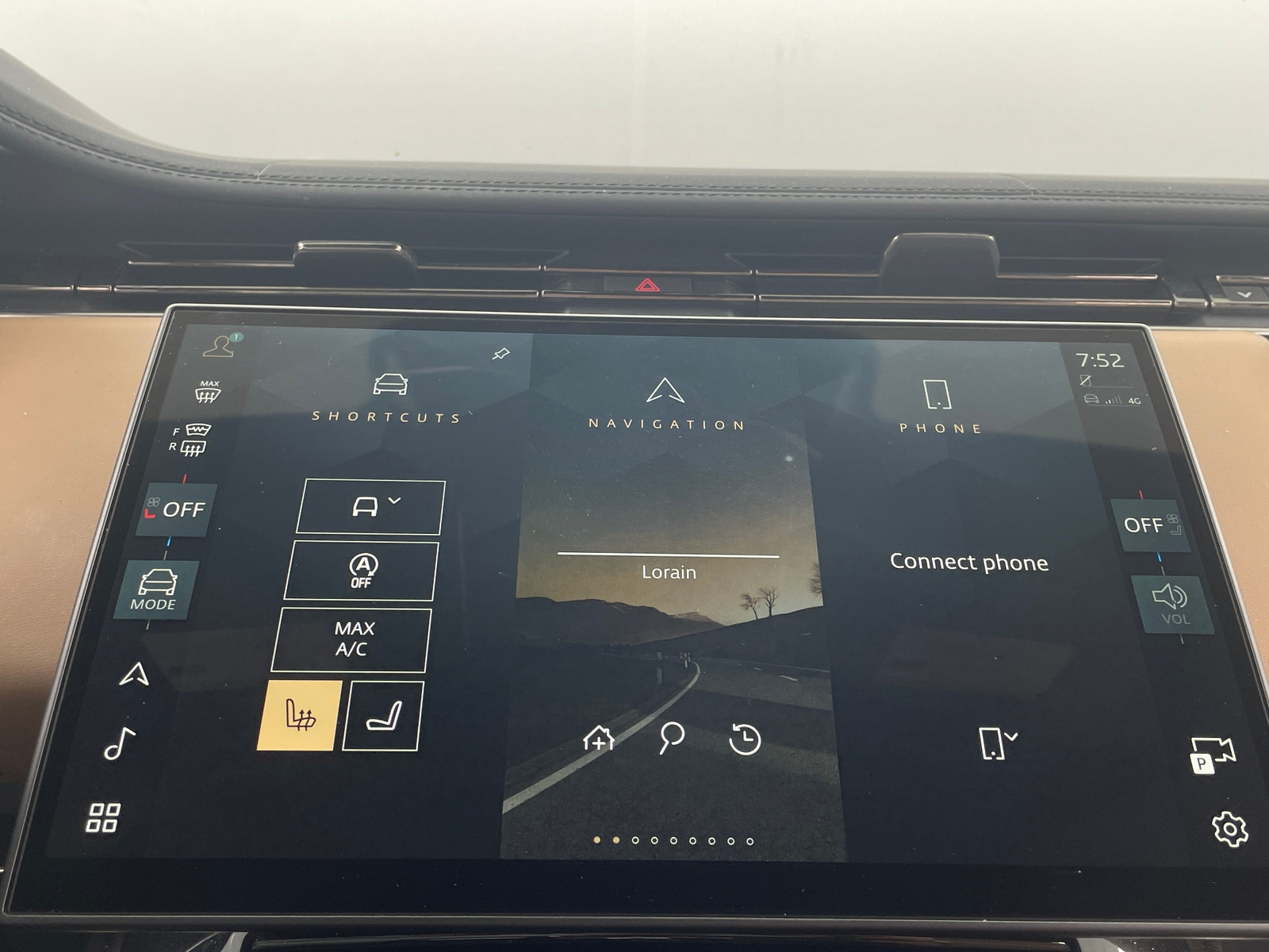 Thumbnail: 2025 Land Rover Range Rover Sport - 3