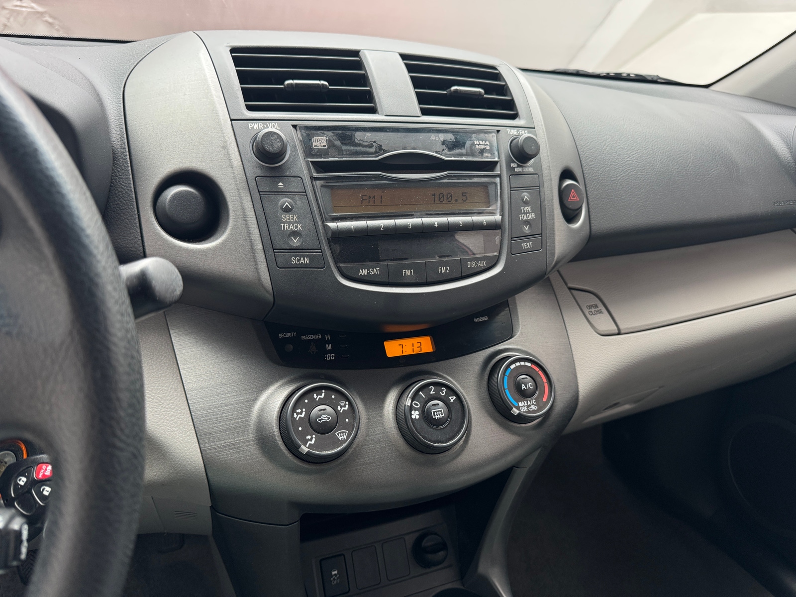 Thumbnail: 2011 Toyota RAV4 - 4
