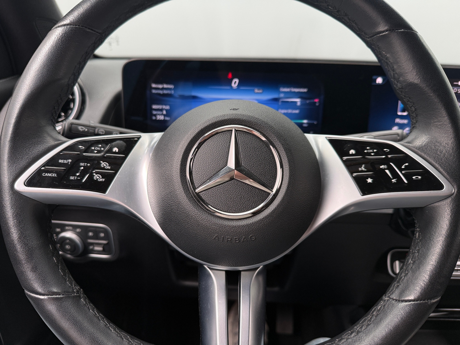 Thumbnail: 2025 Mercedes-Benz GLB - 4