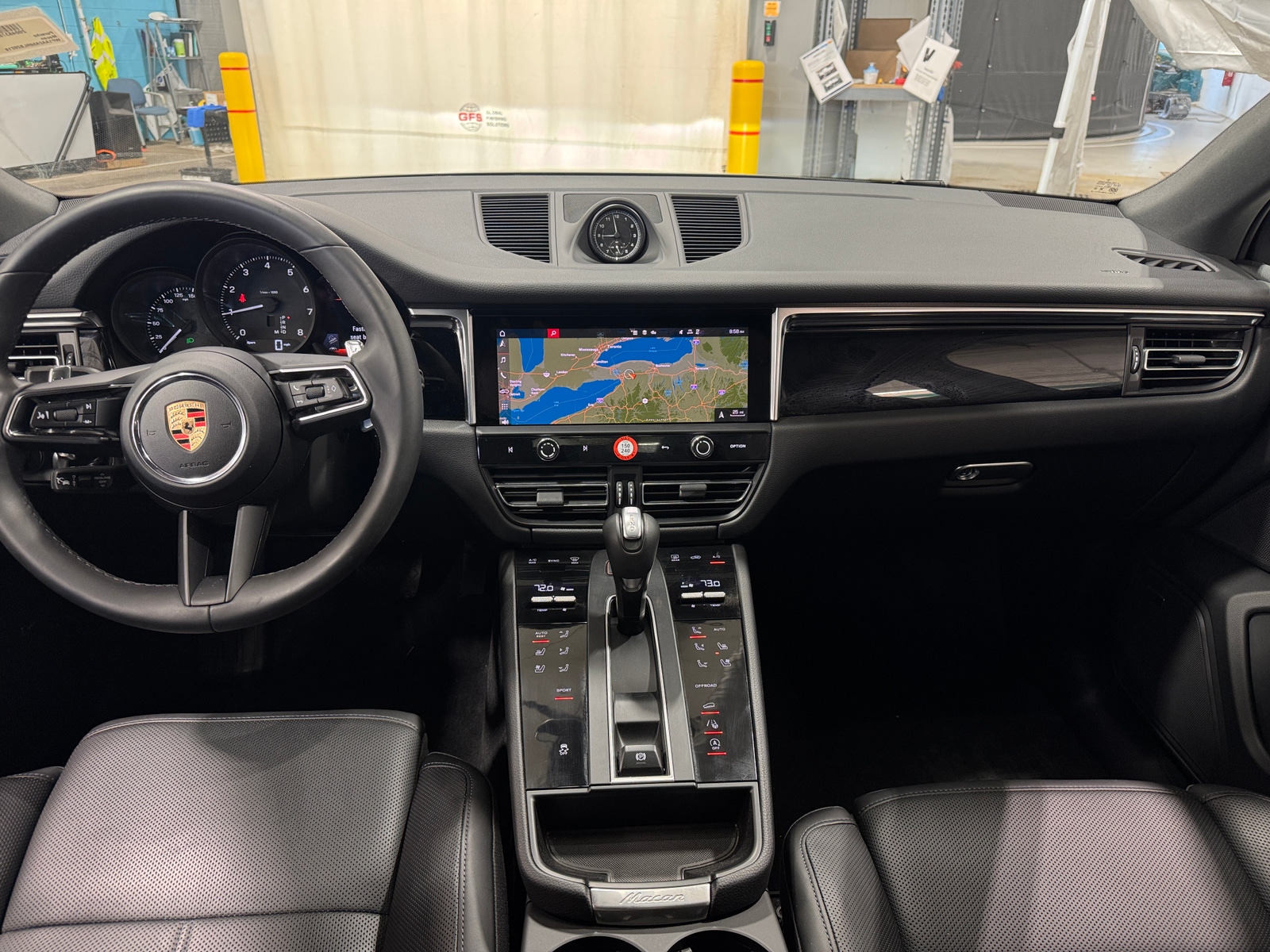 Thumbnail: 2024 Porsche Macan - 2