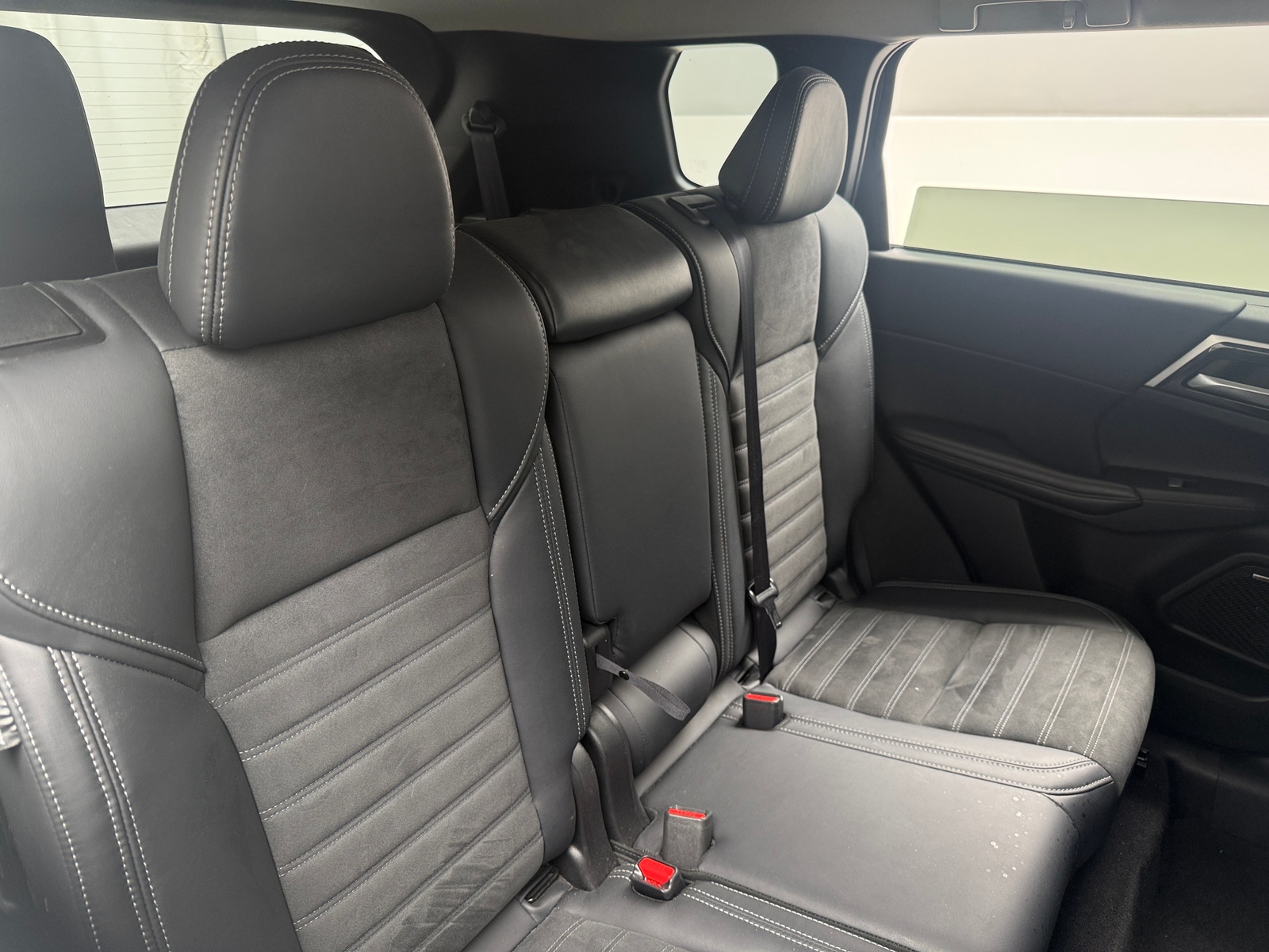 Thumbnail: 2025 Mitsubishi Outlander - 5