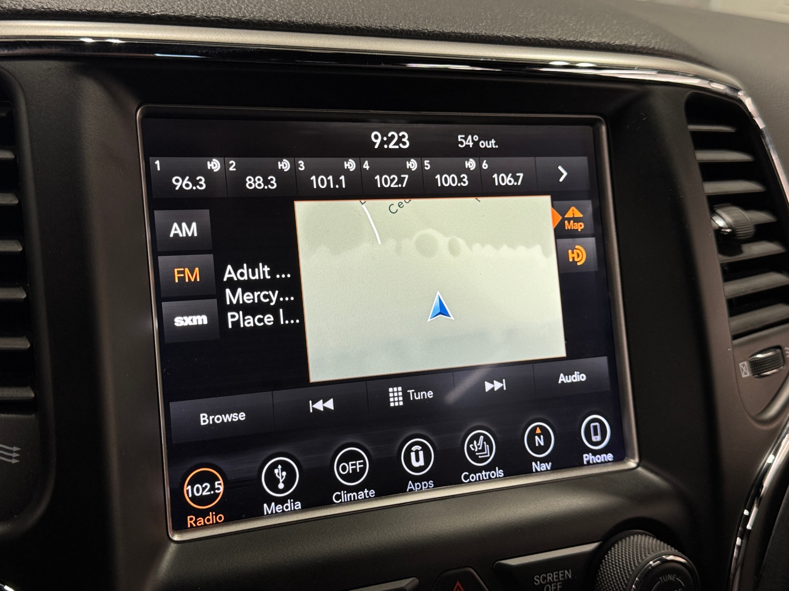 Thumbnail: 2018 Jeep Grand Cherokee - 3