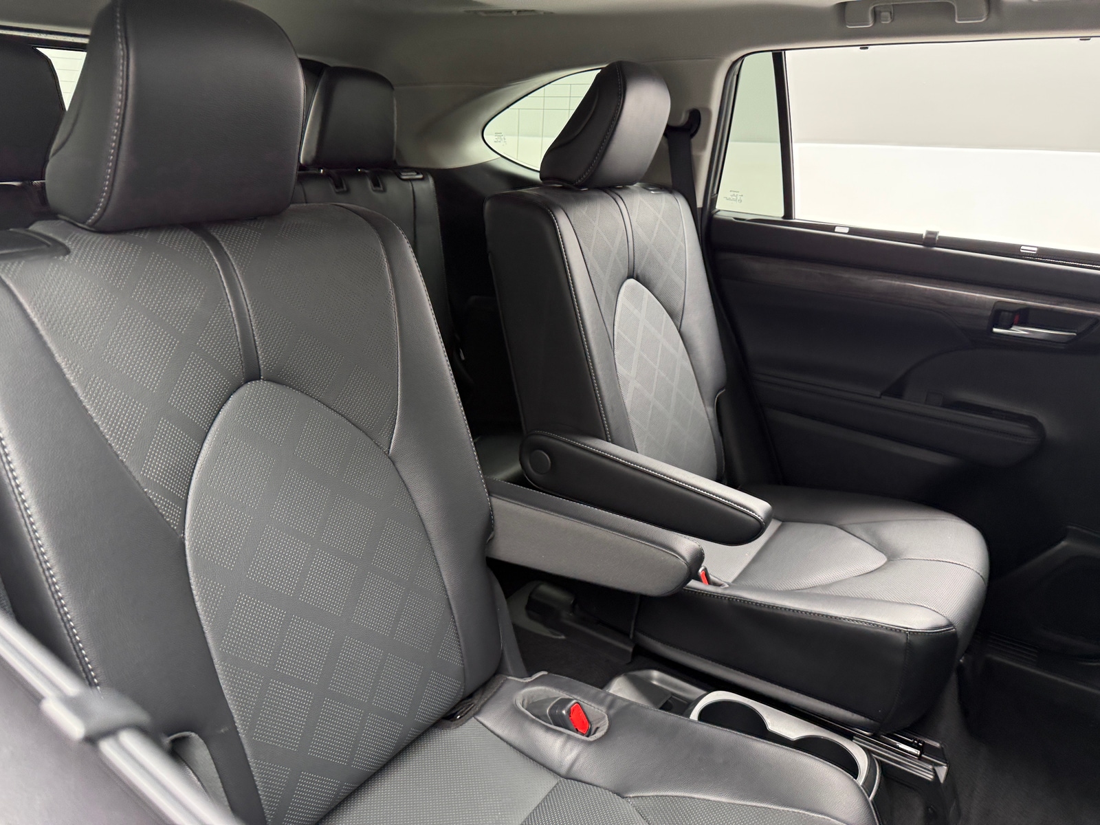Thumbnail: 2022 Toyota Highlander - 5